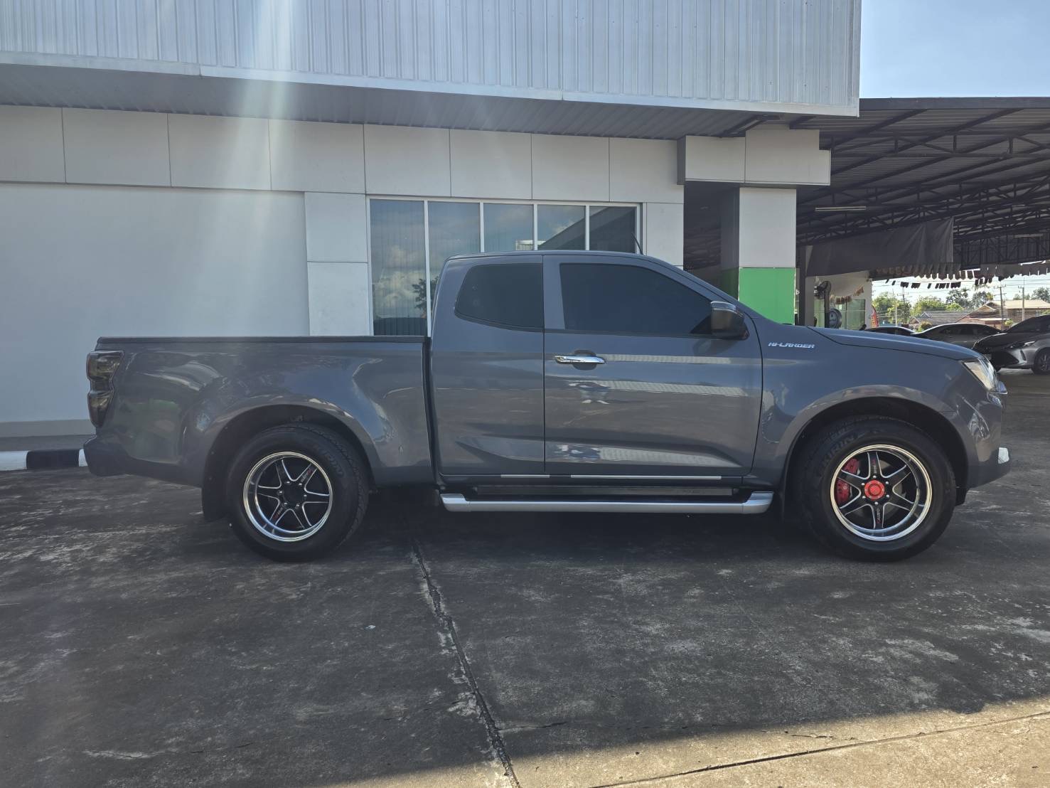 Car image 11