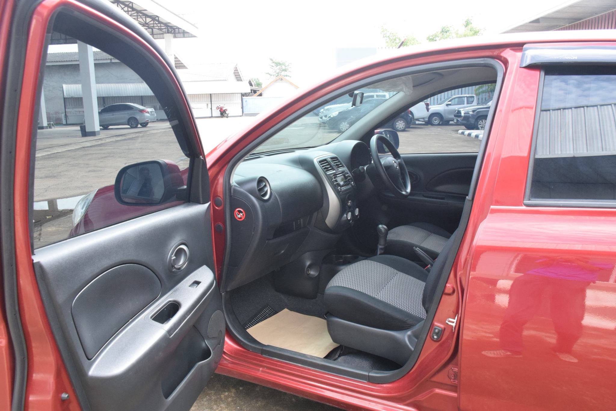 Car image 16
