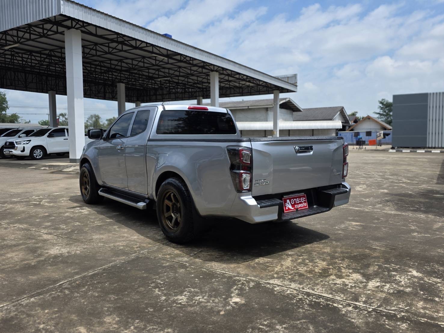 Car image 10