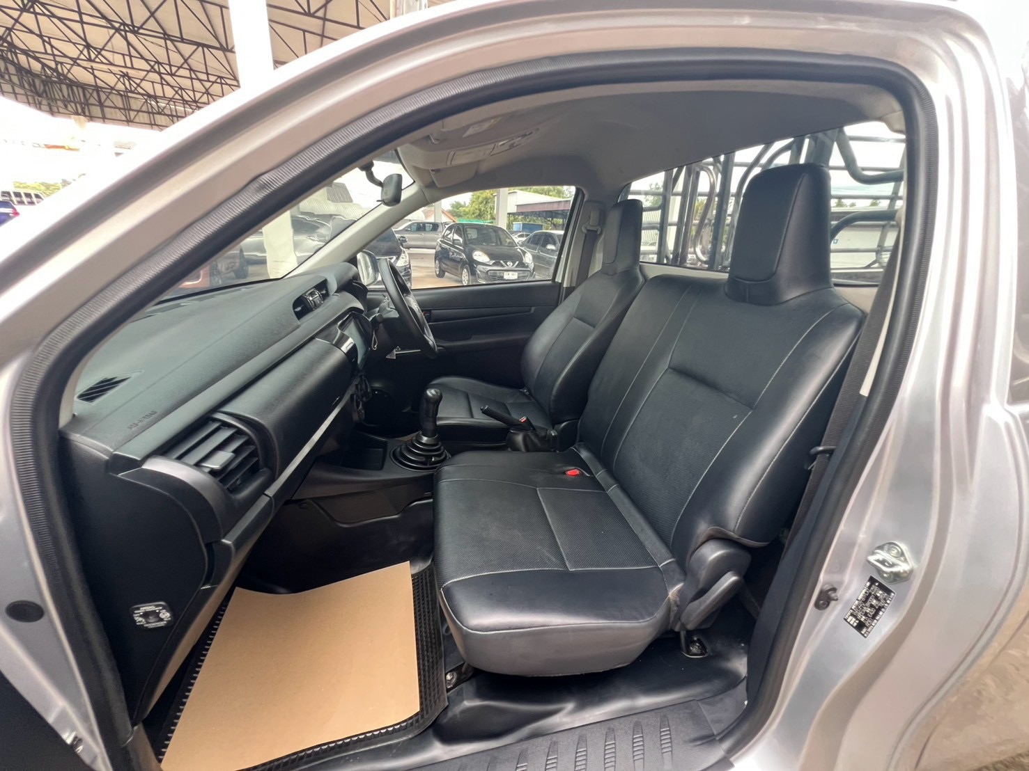 Car image 16