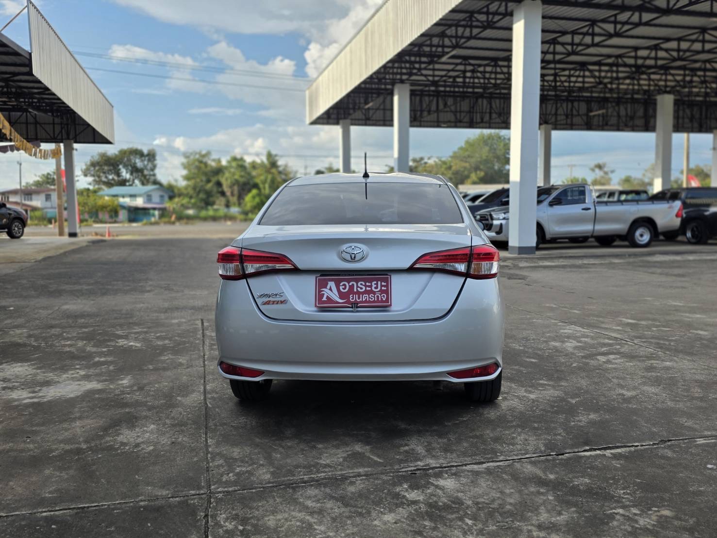 Car image 12