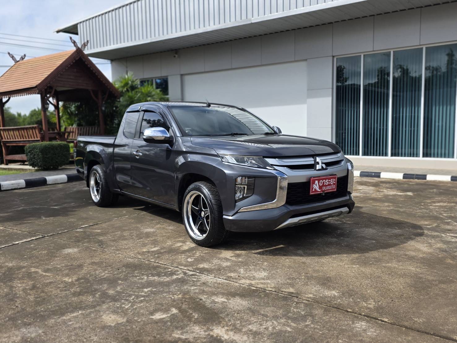 Car image 7