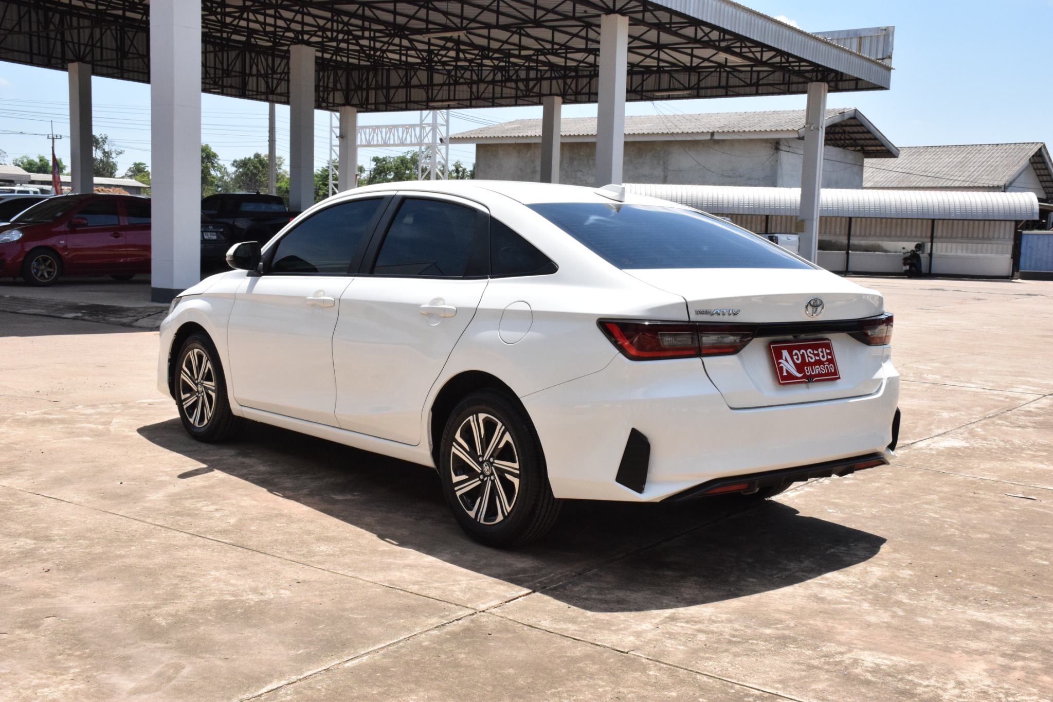 Car image 10