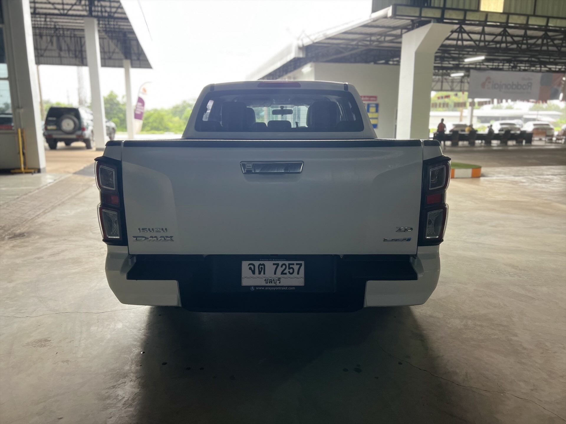 Car image 9