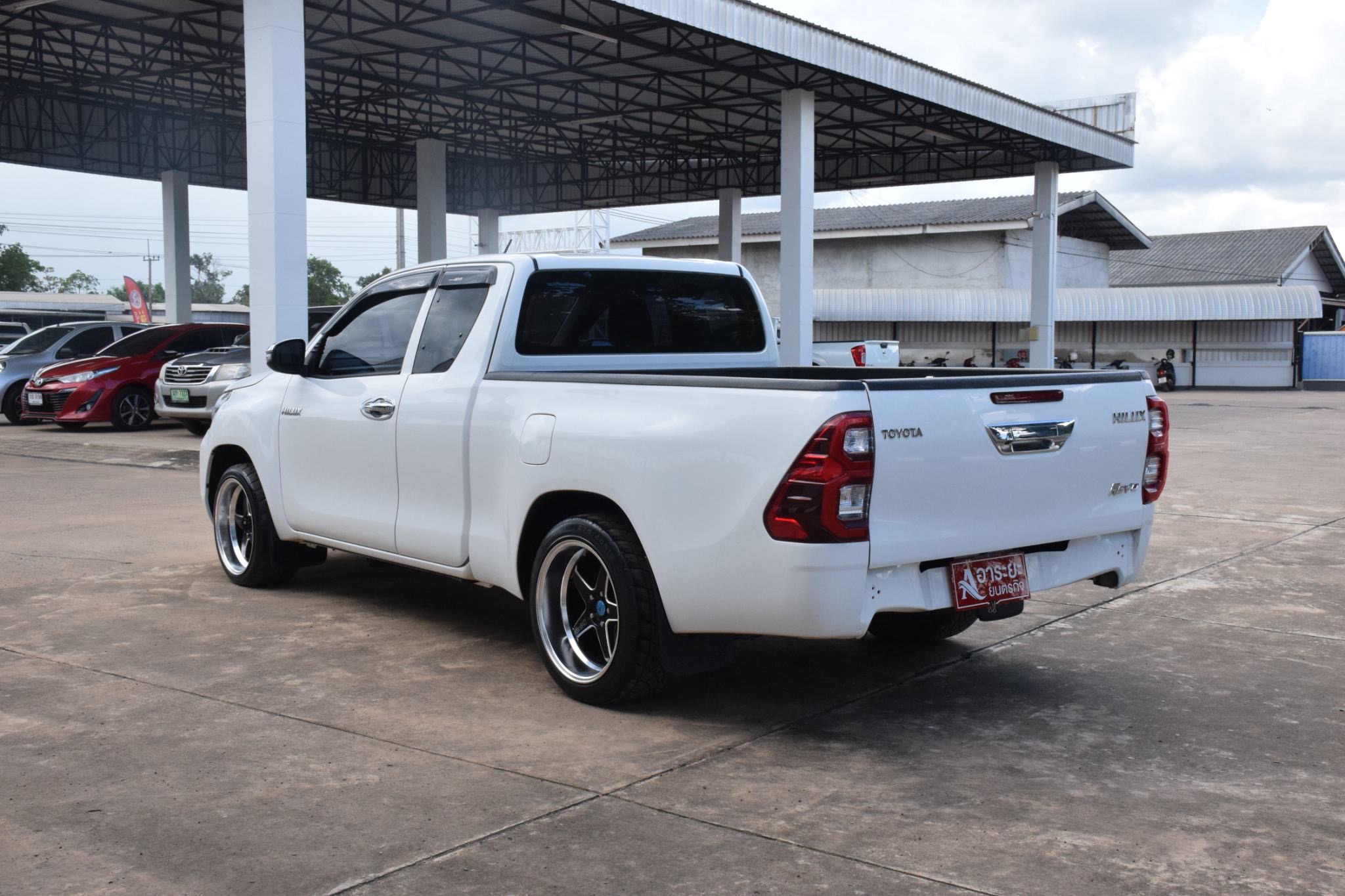 Car image 10