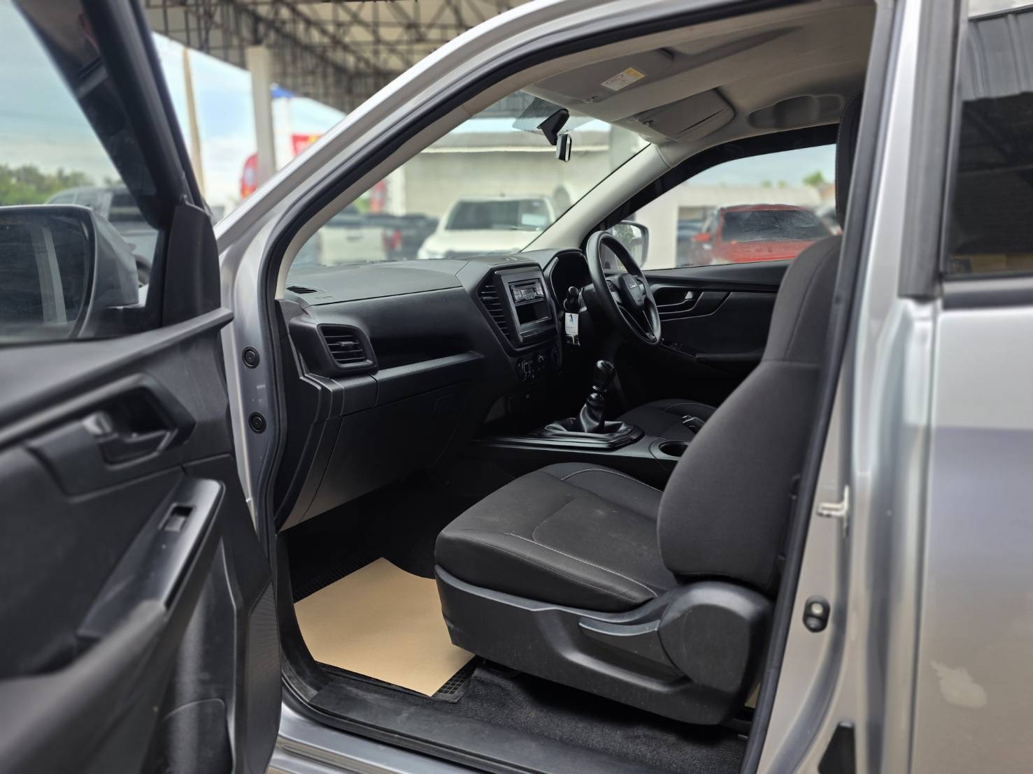 Car image 15