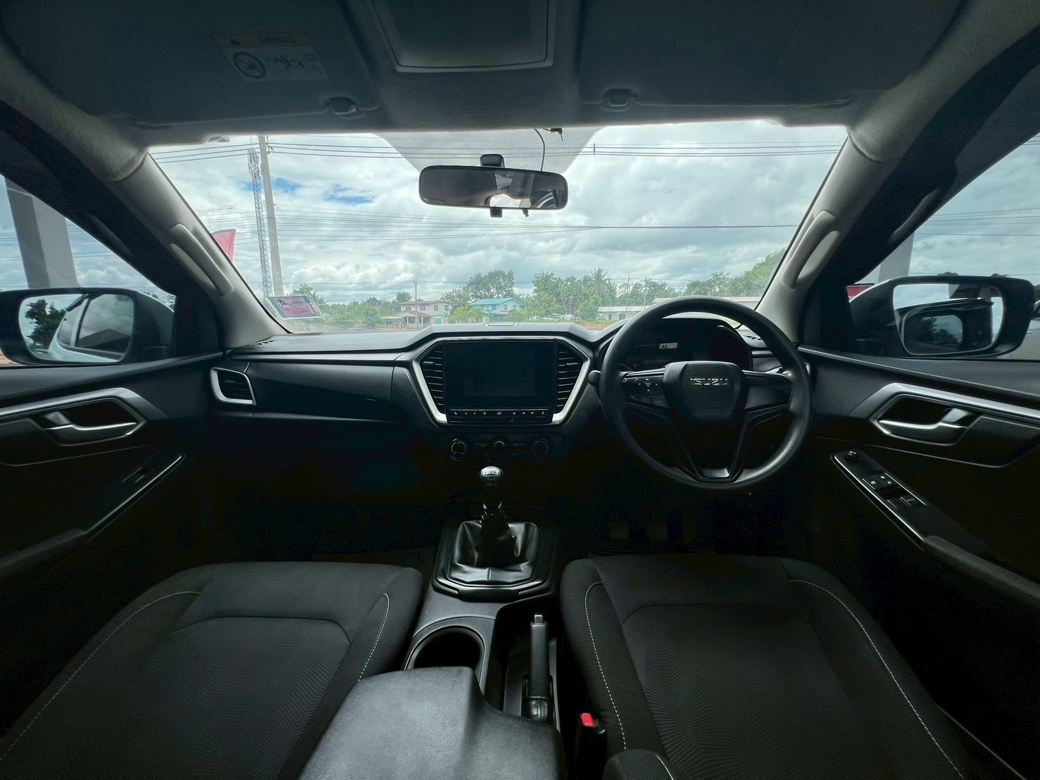 Car image 19