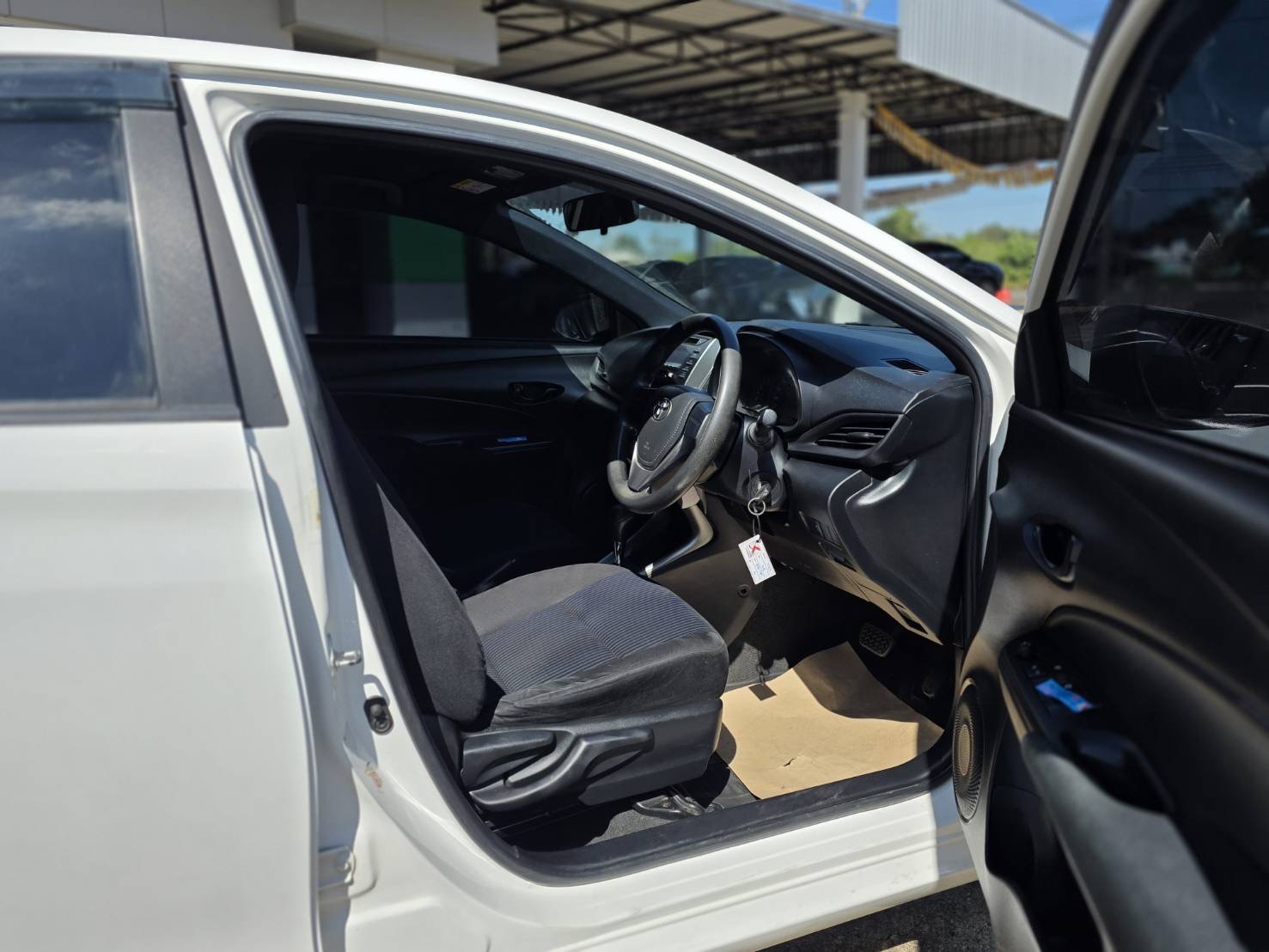 Car image 12