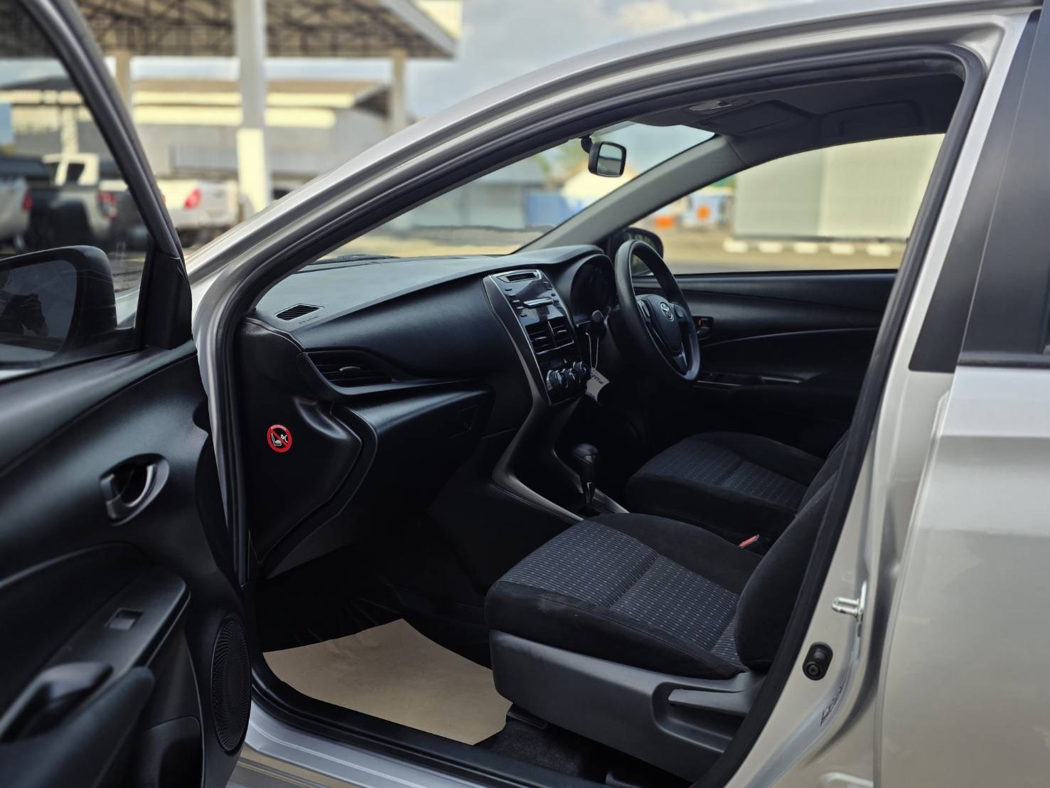 Car image 15