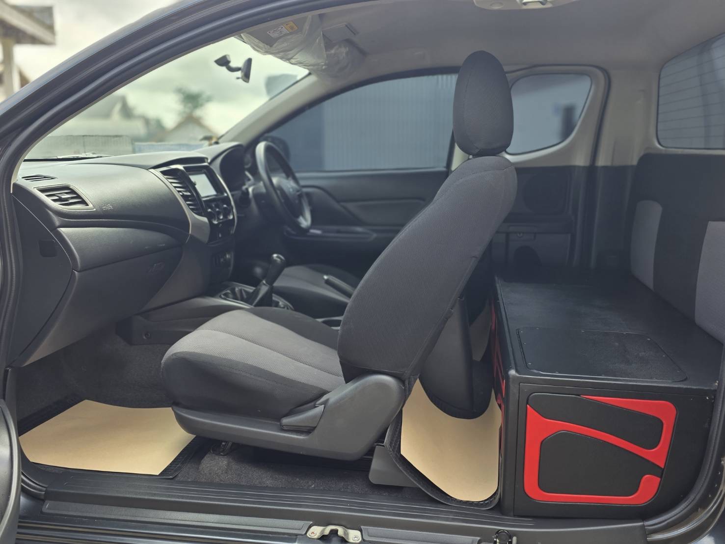 Car image 16