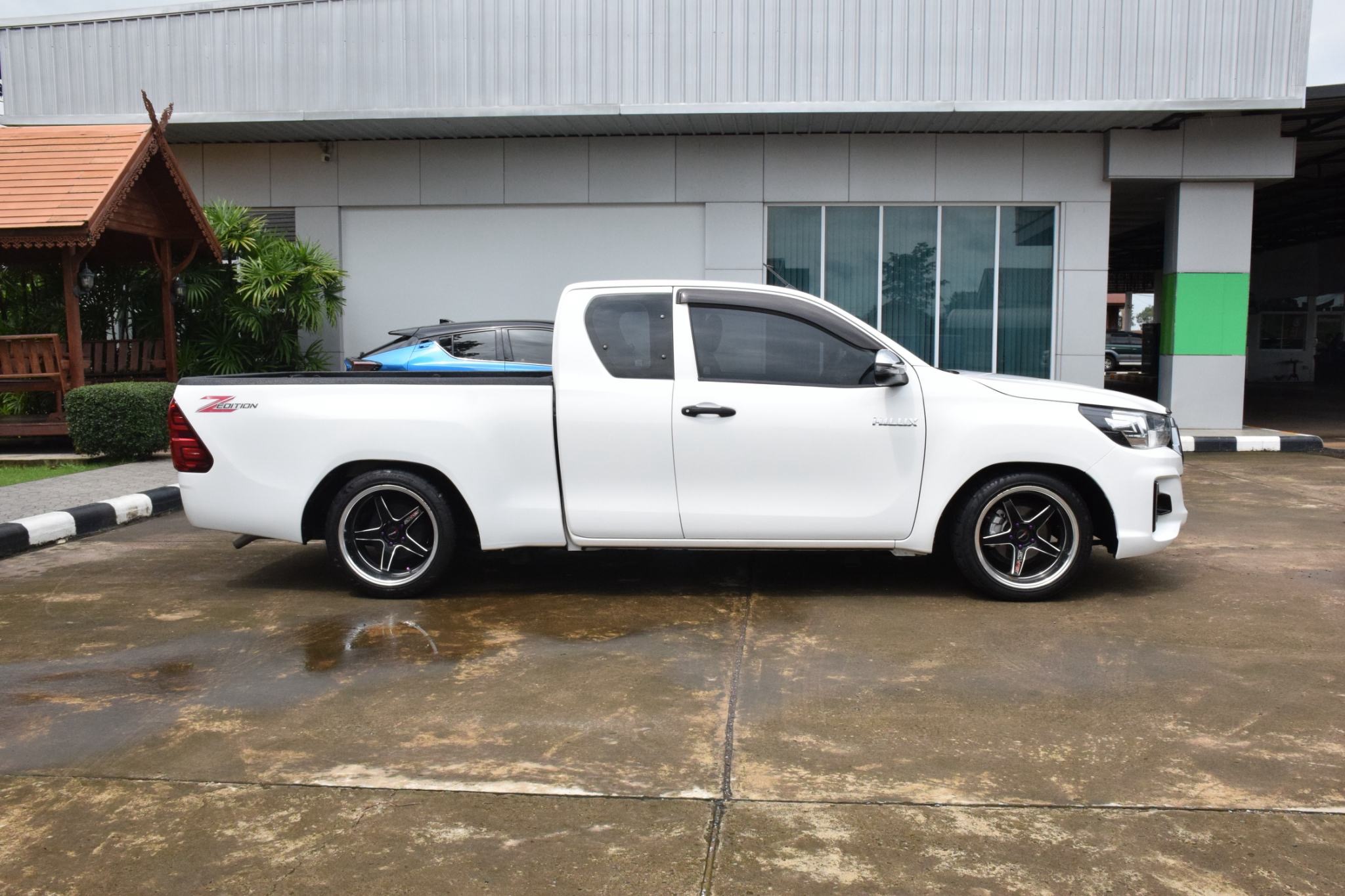 Car image 11
