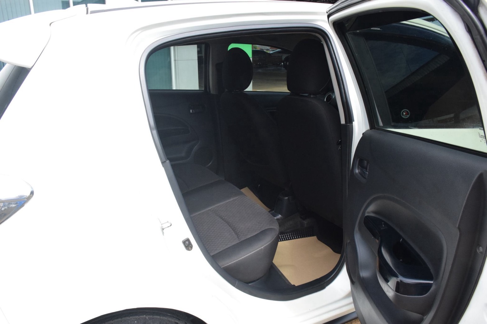 Car image 21