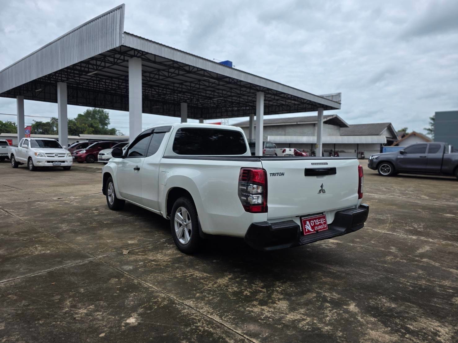 Car image 10