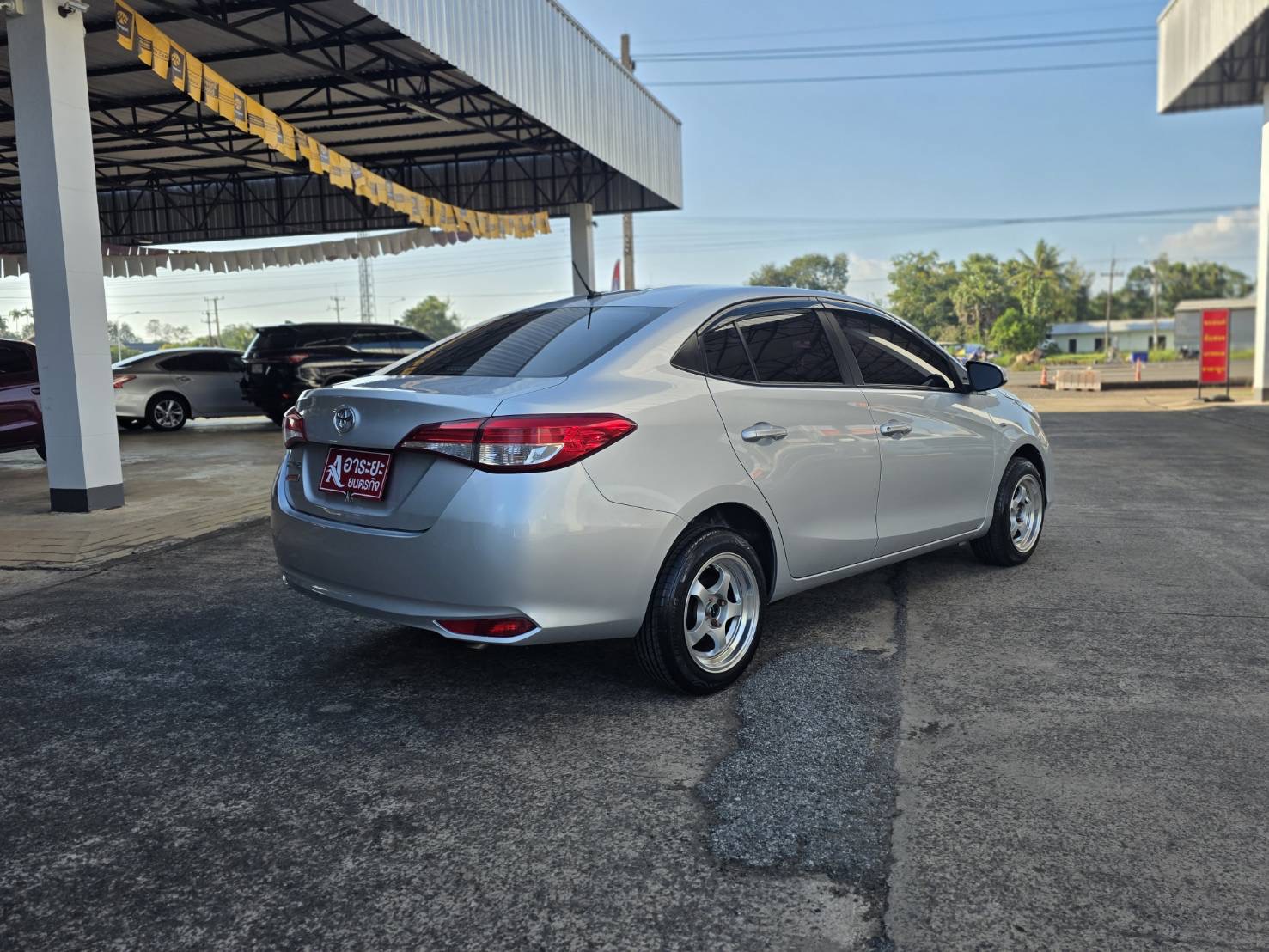 Car image 8