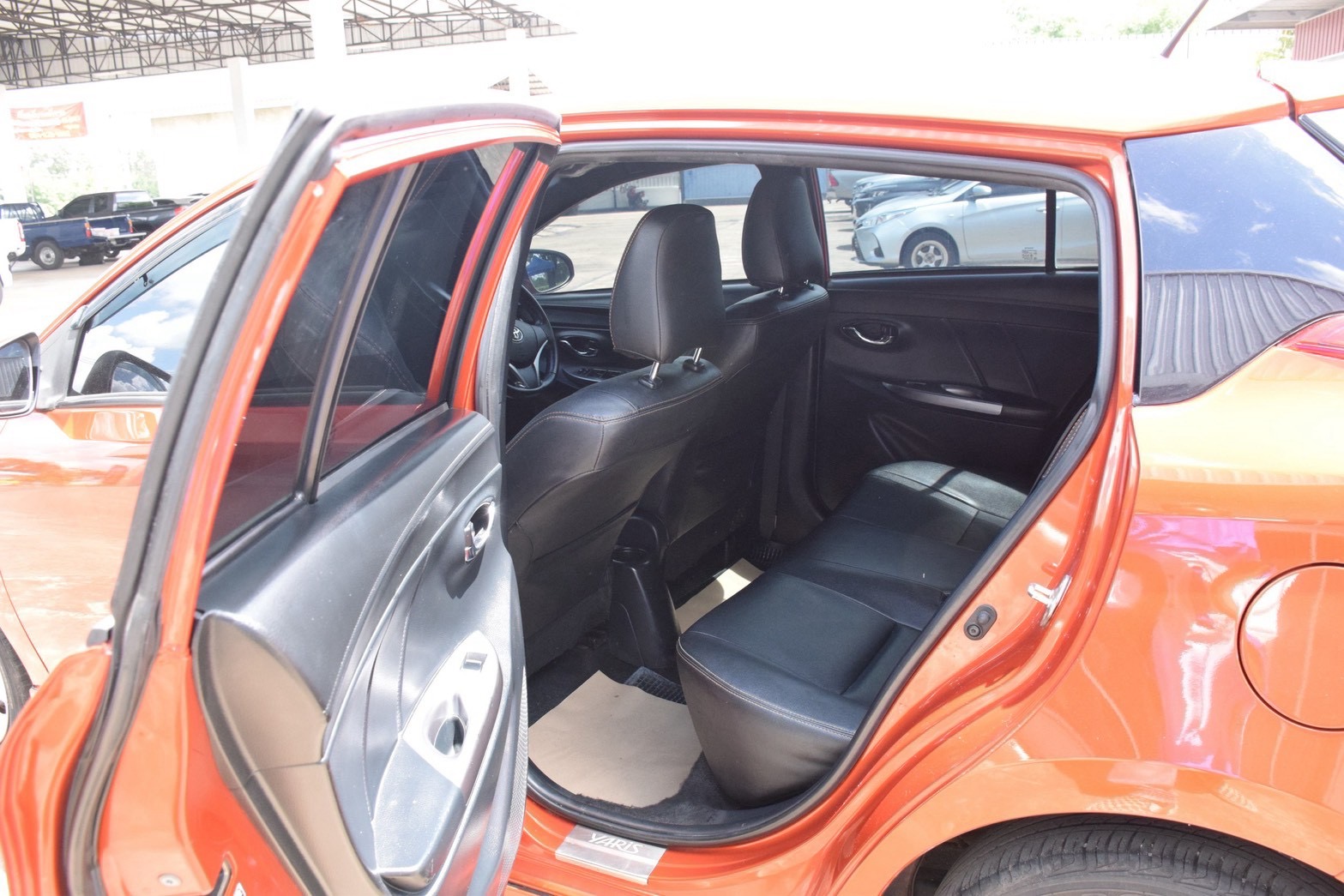 Car image 16