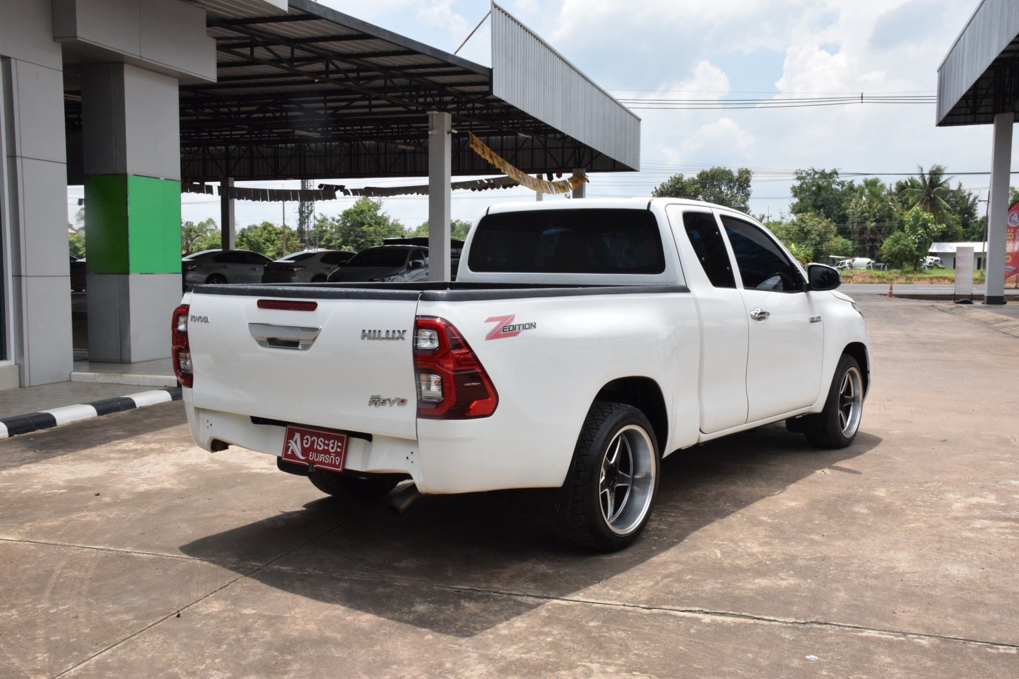 Car image 8