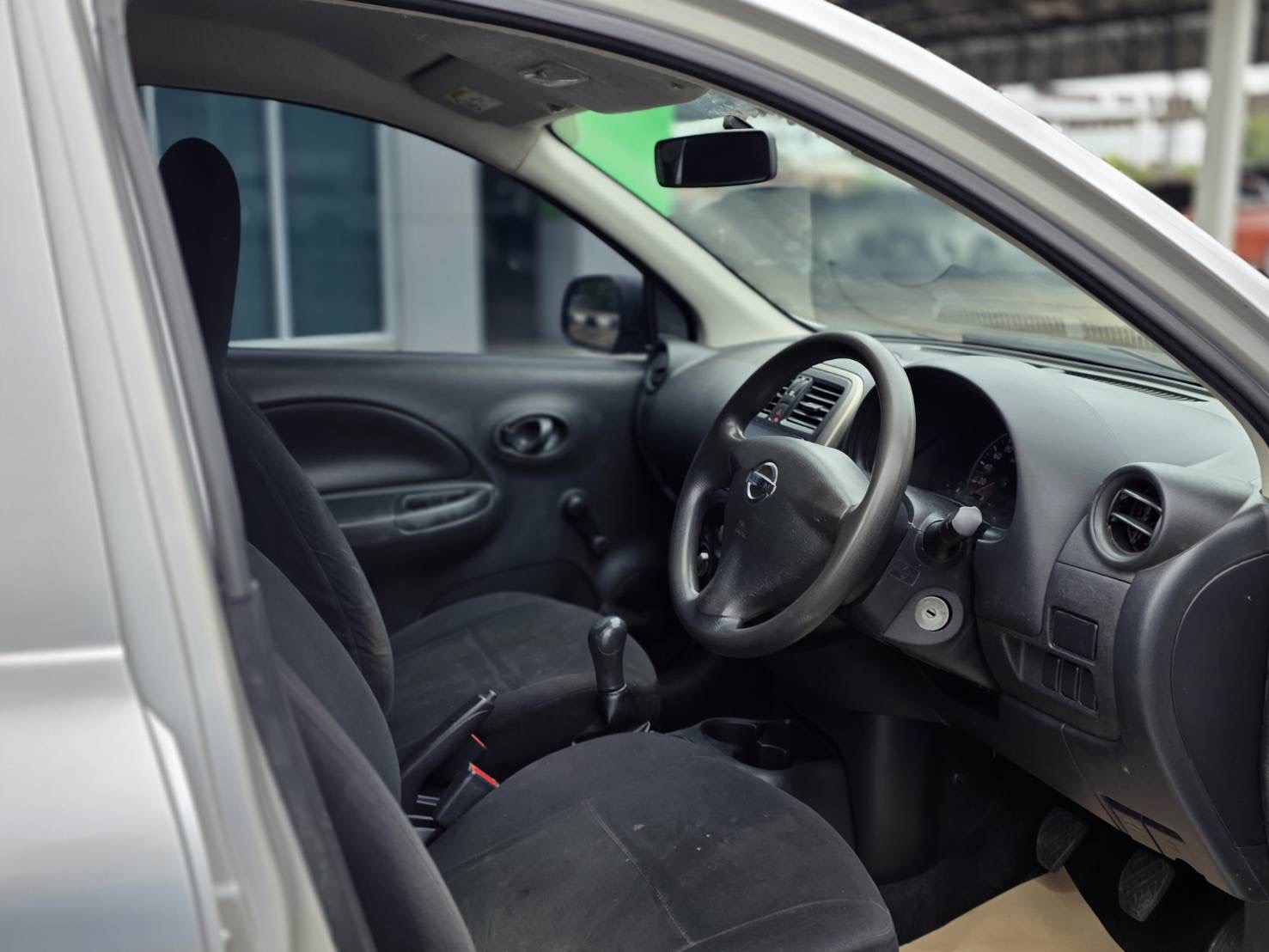 Car image 13