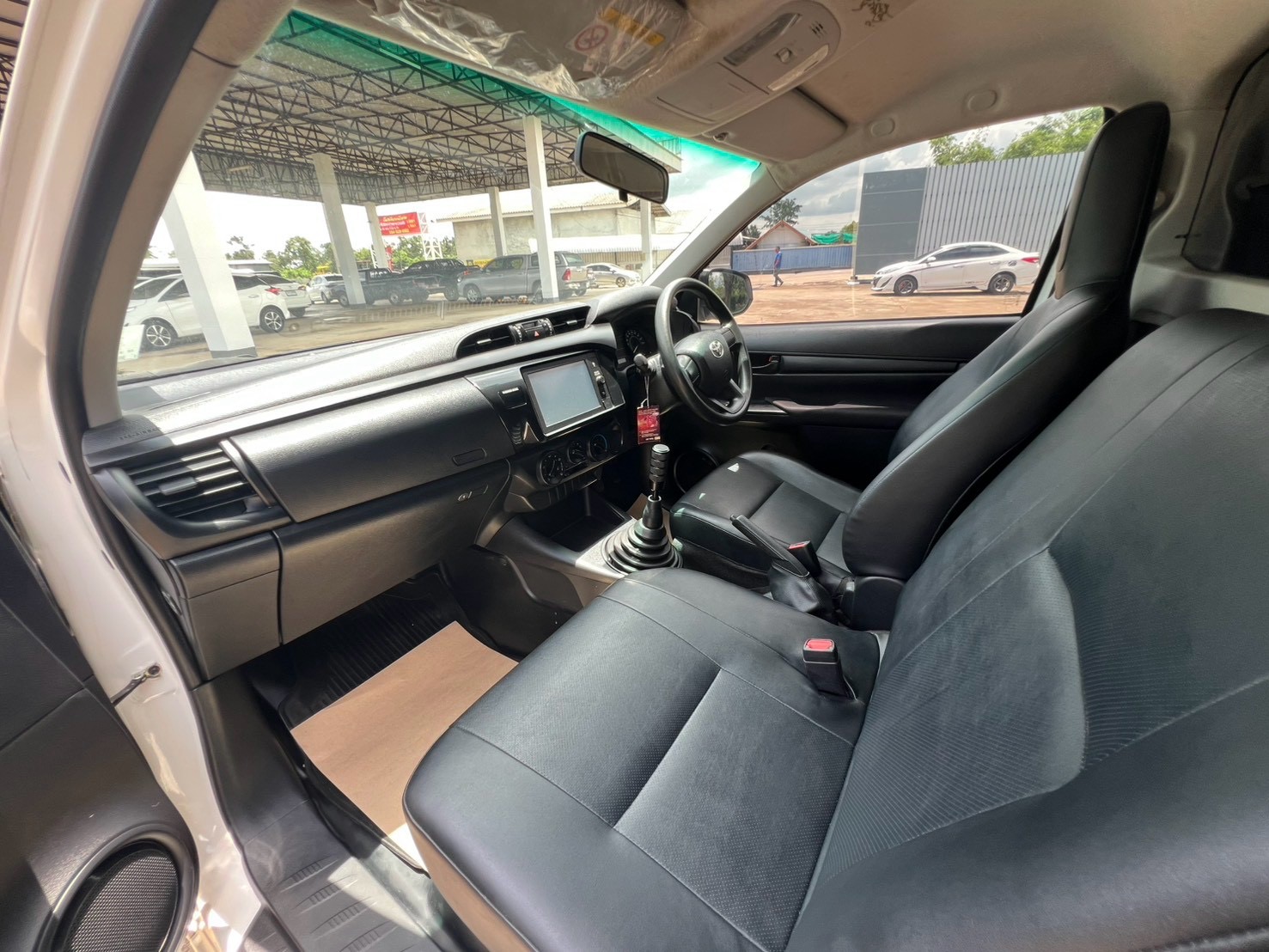 Car image 16
