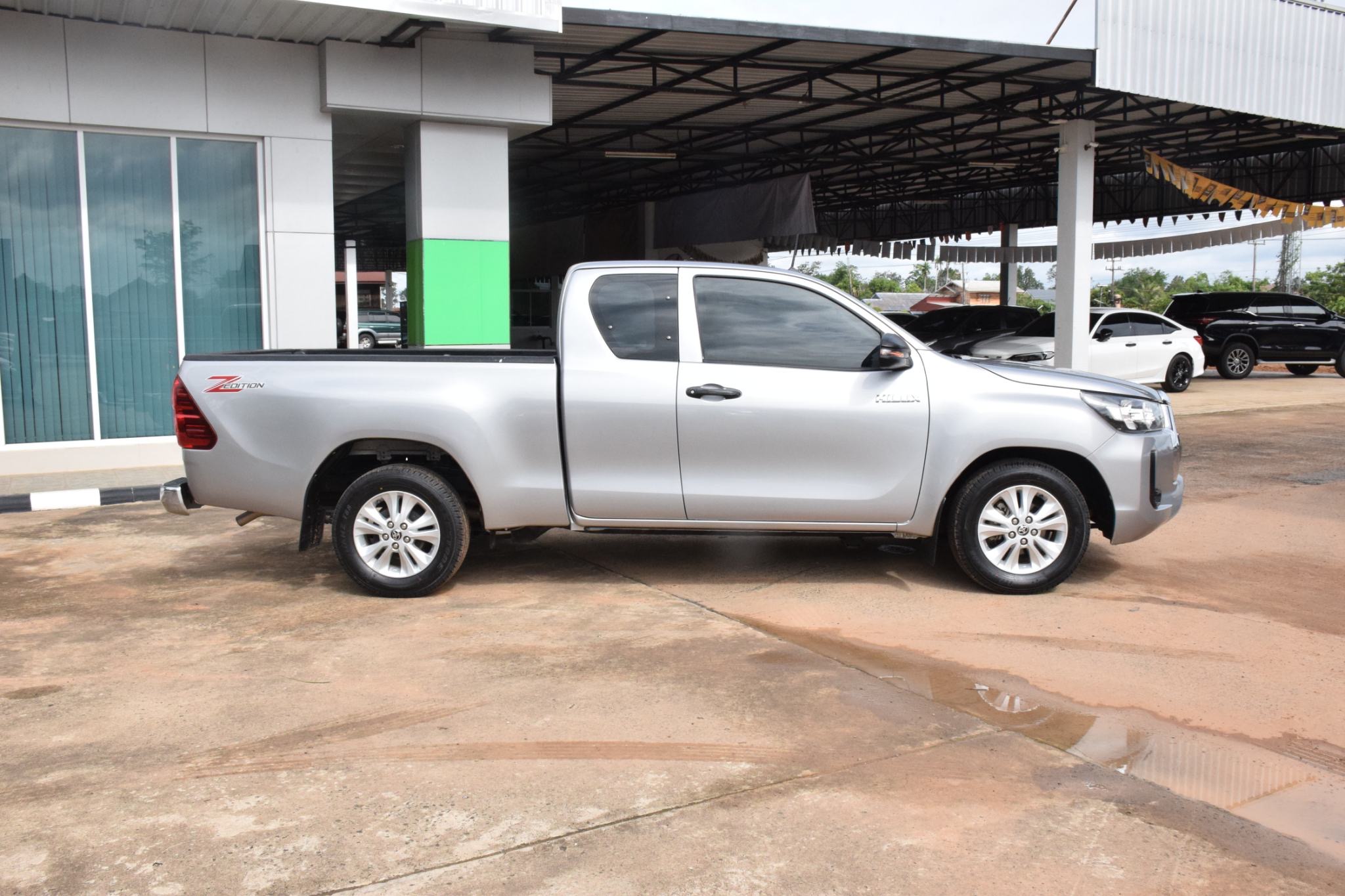 Car image 11
