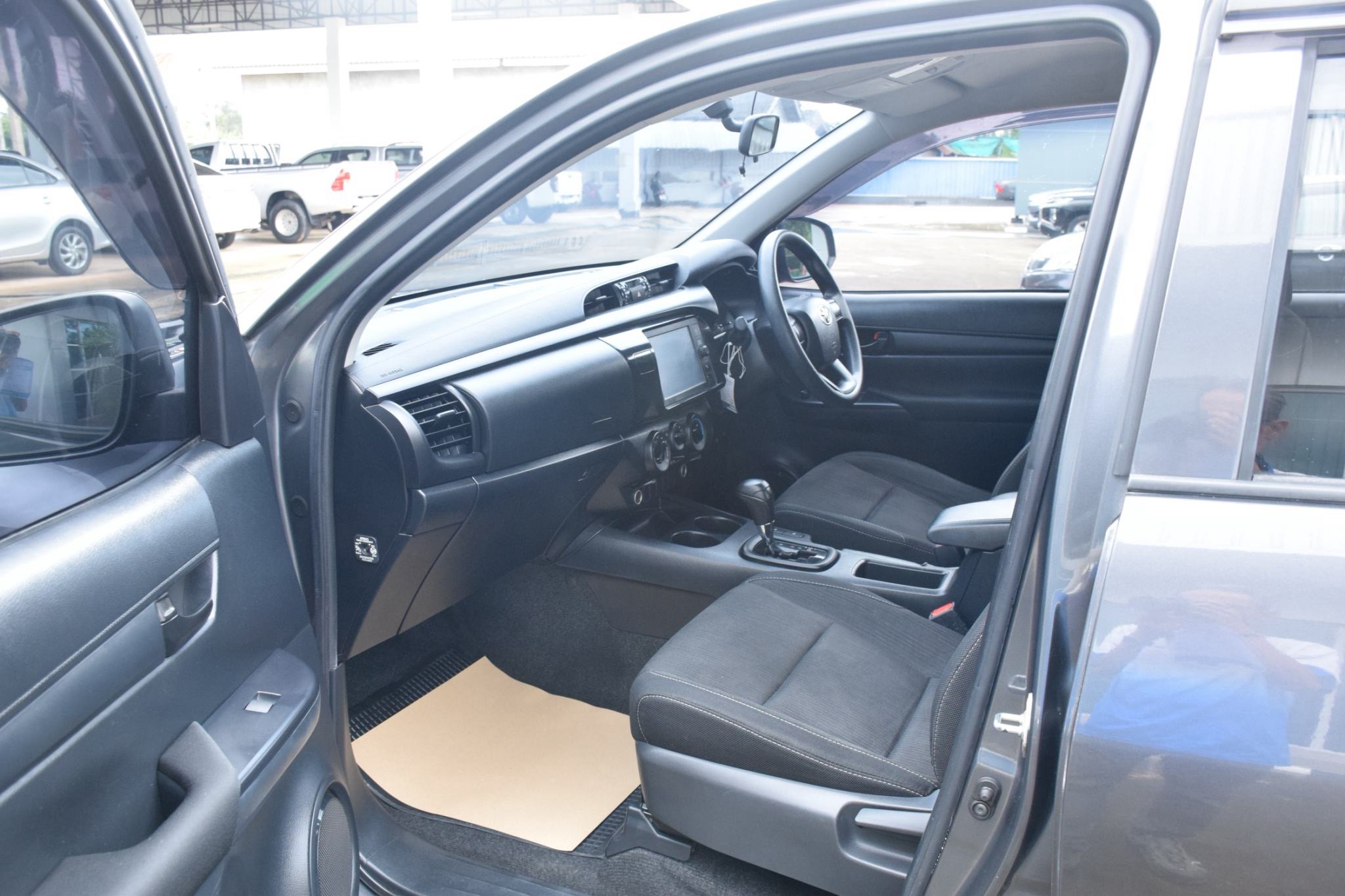 Car image 15