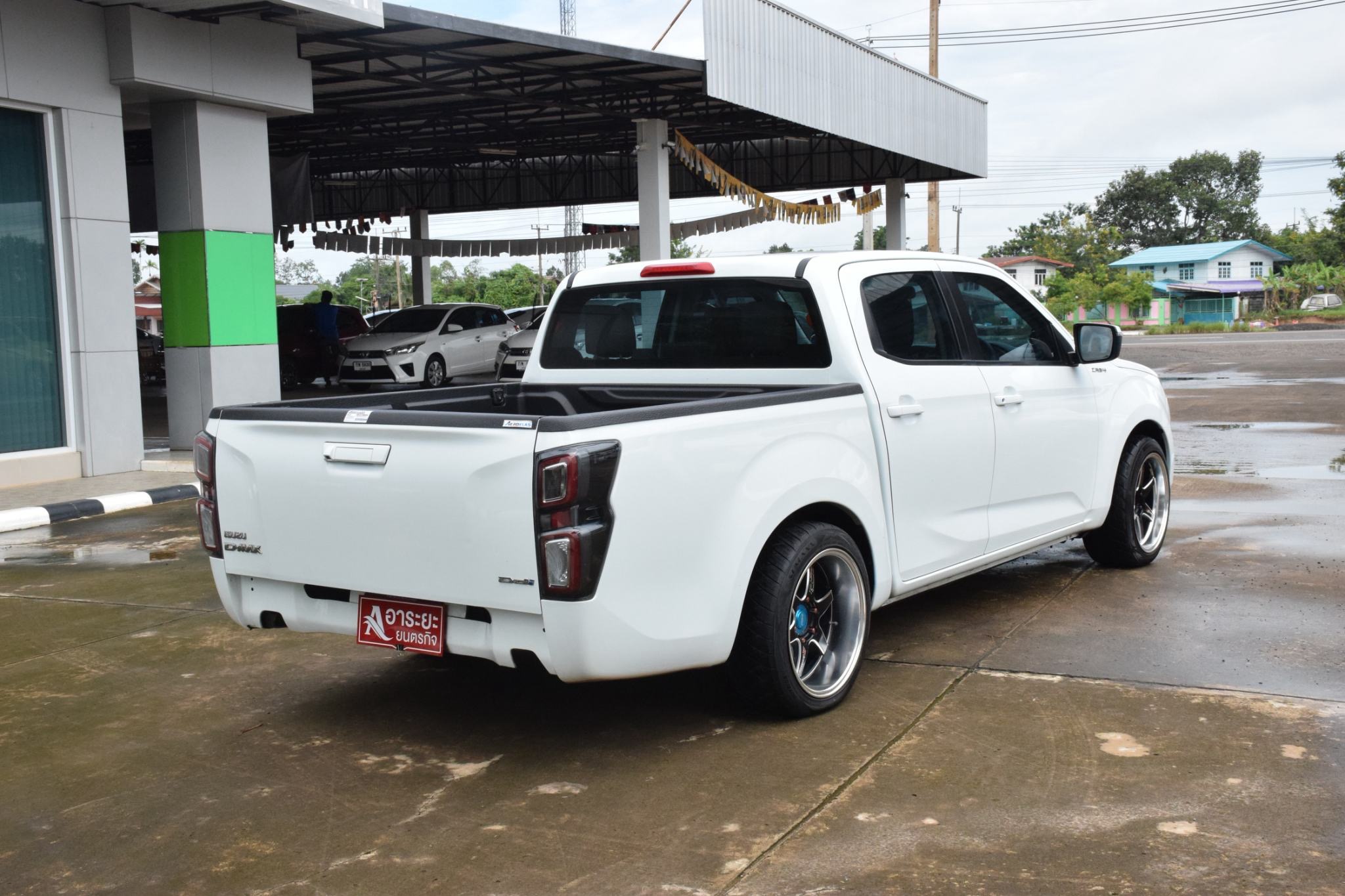 Car image 8