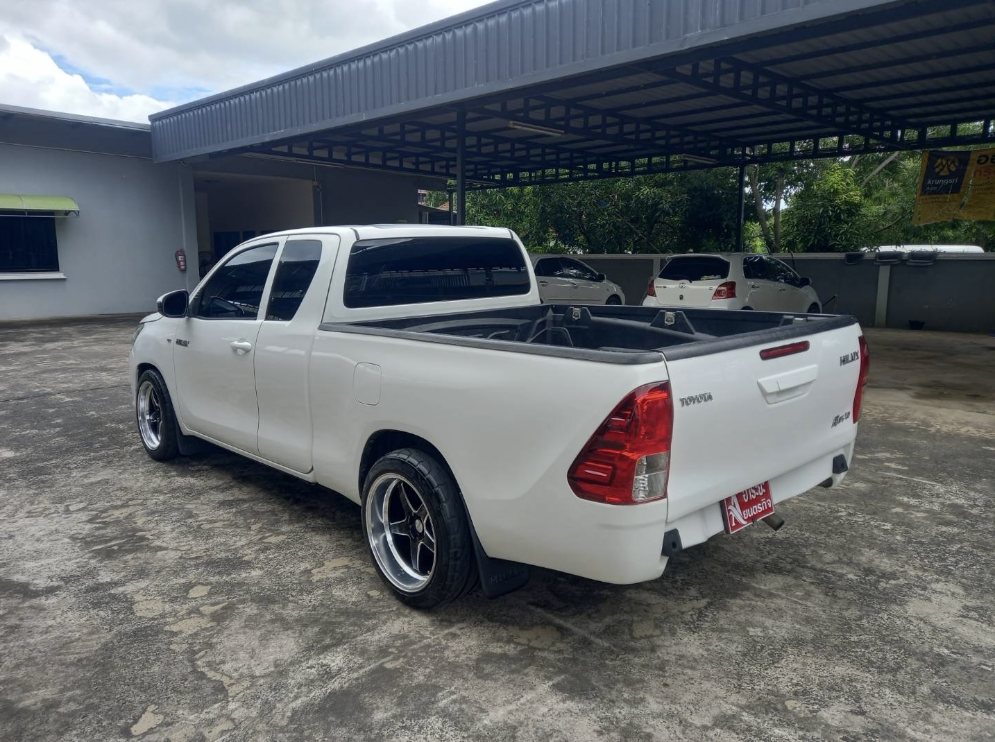 Car image 10