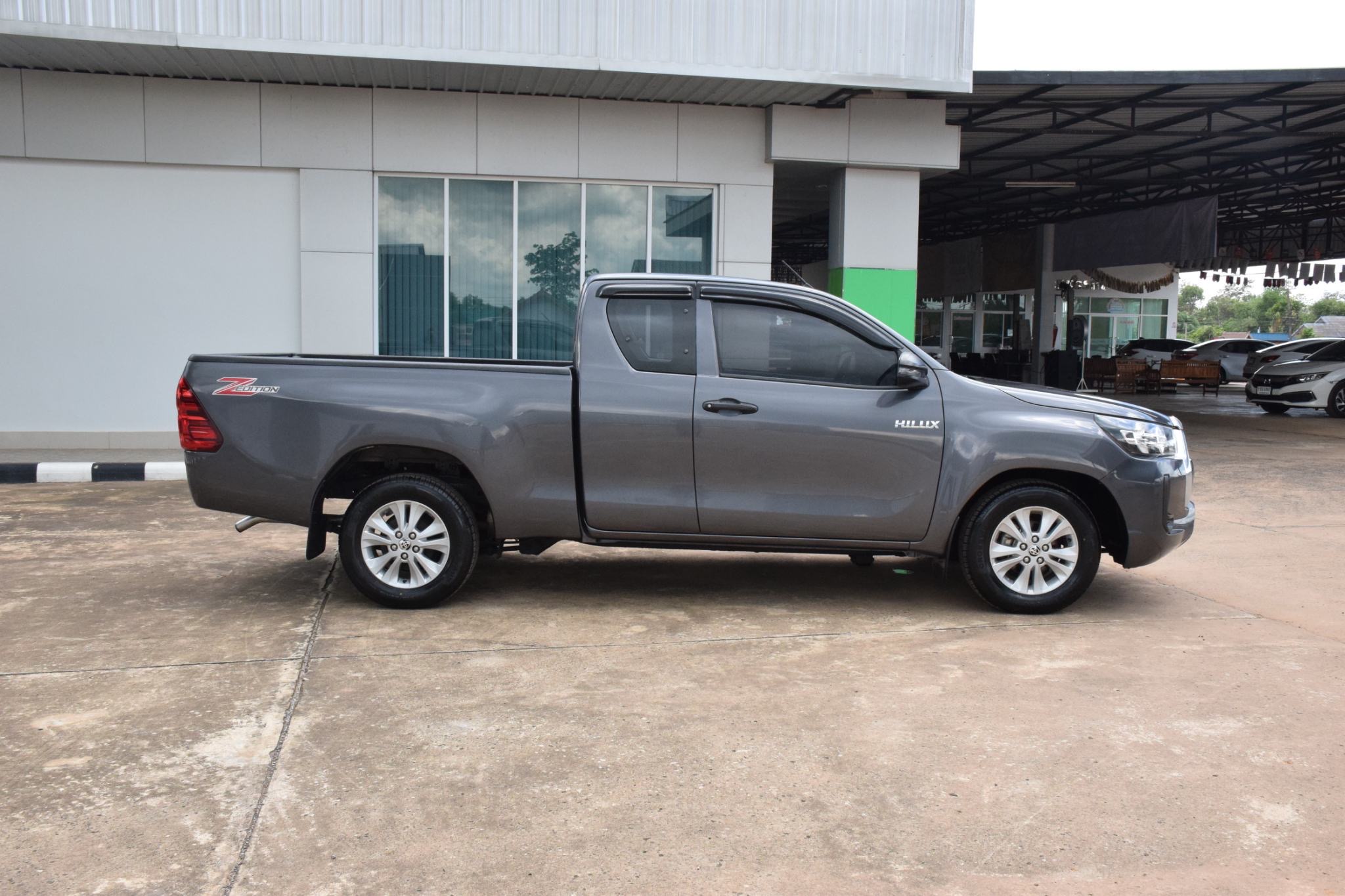 Car image 11