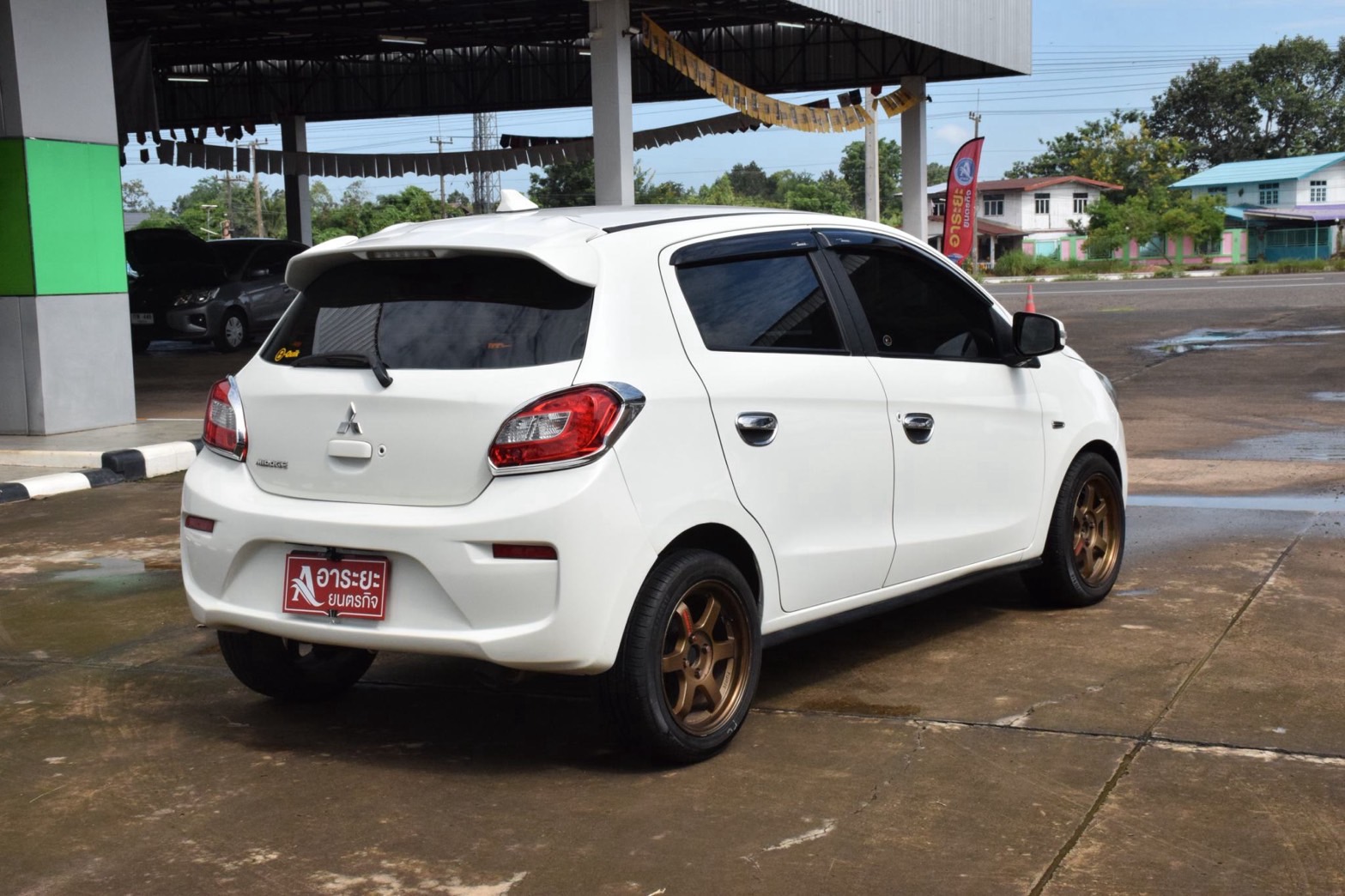 Car image 9