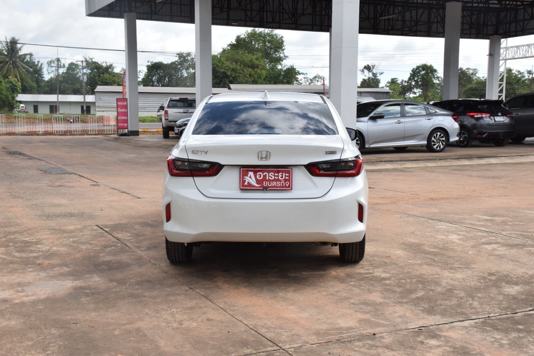 Car image 9
