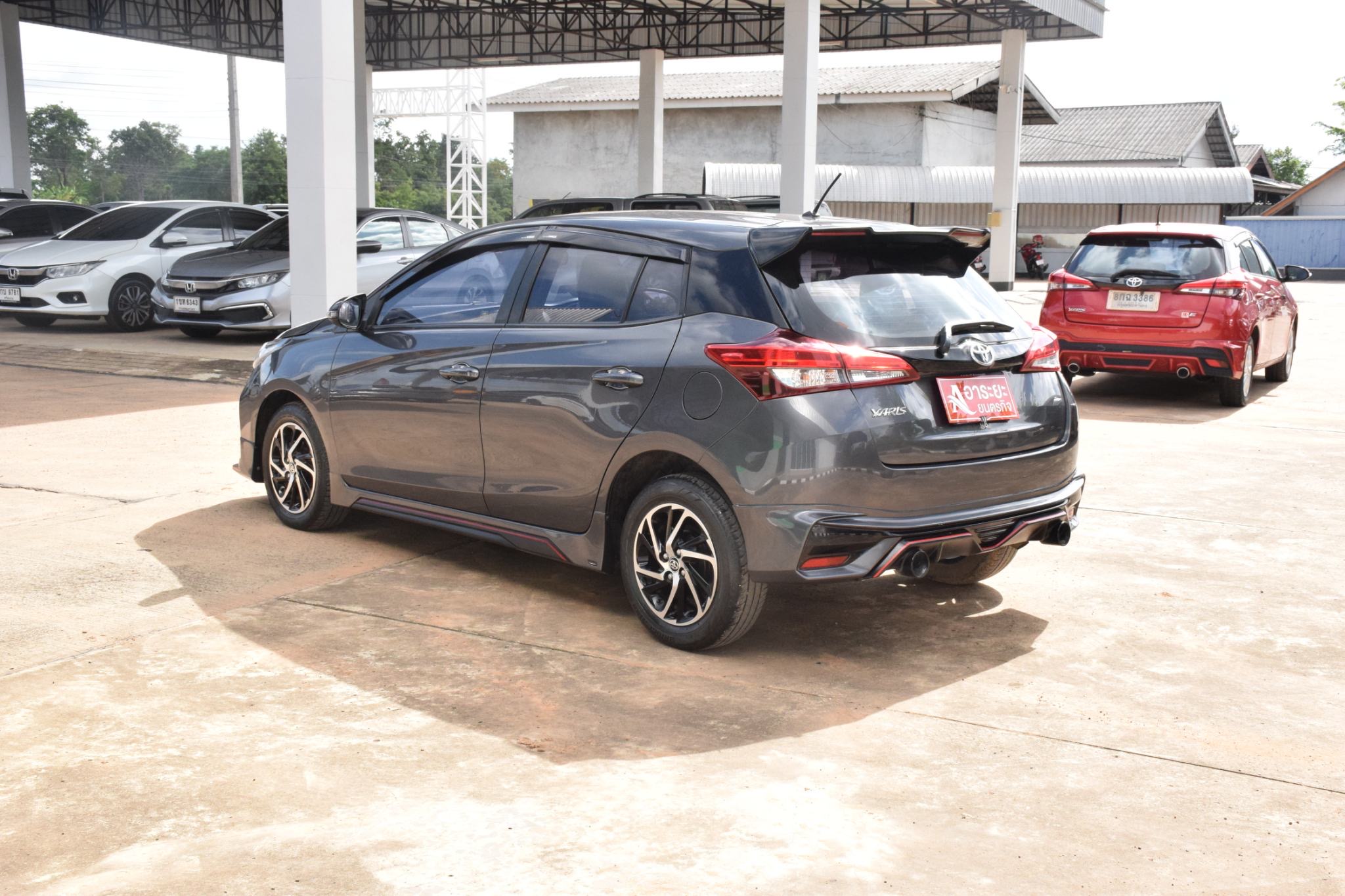 Car image 10