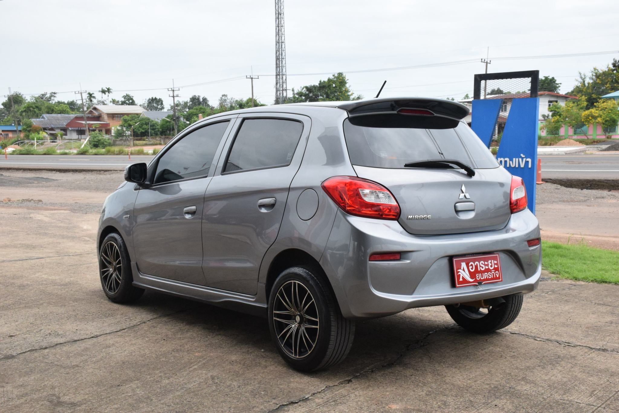 Car image 10