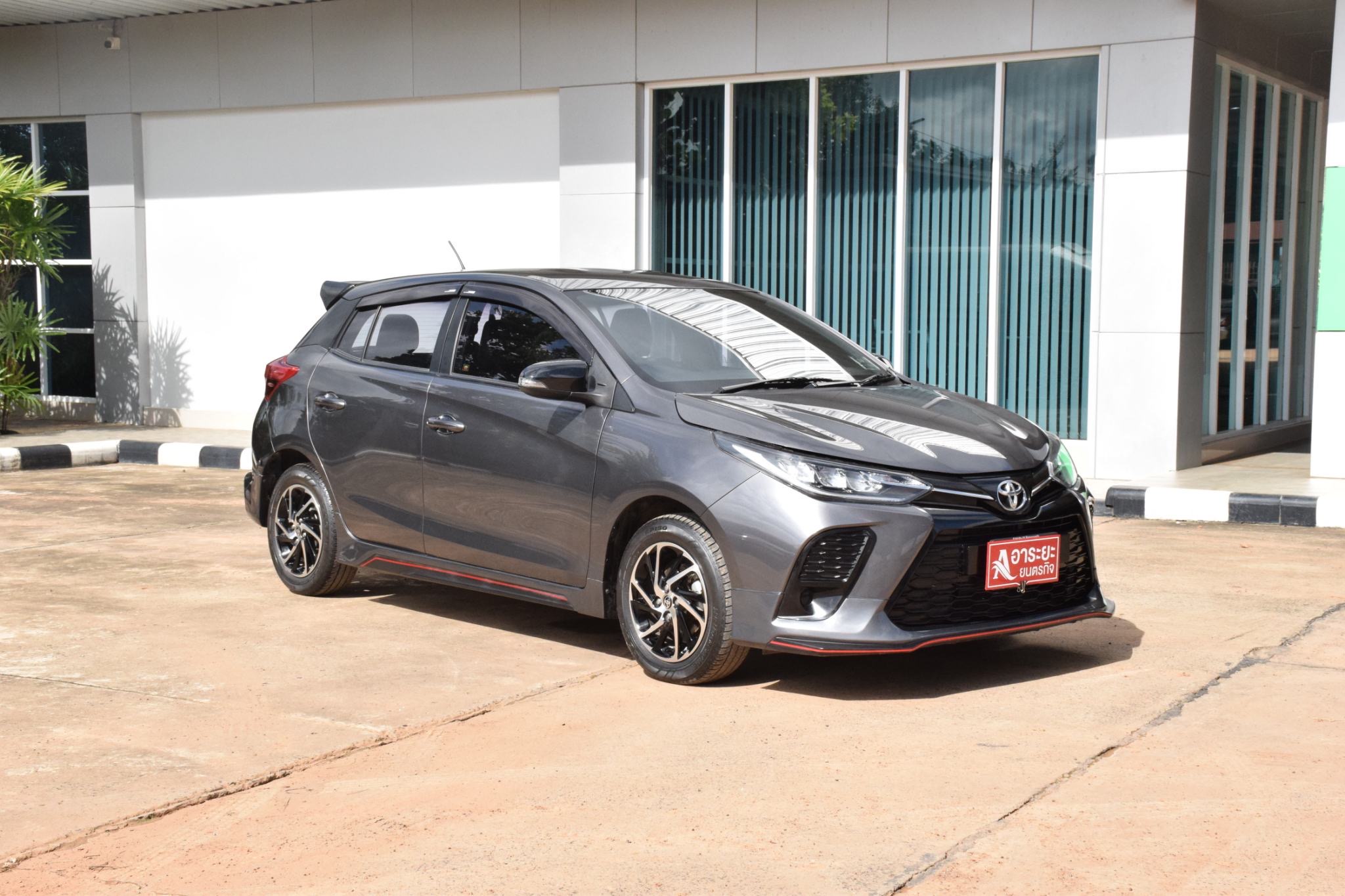 Car image 7