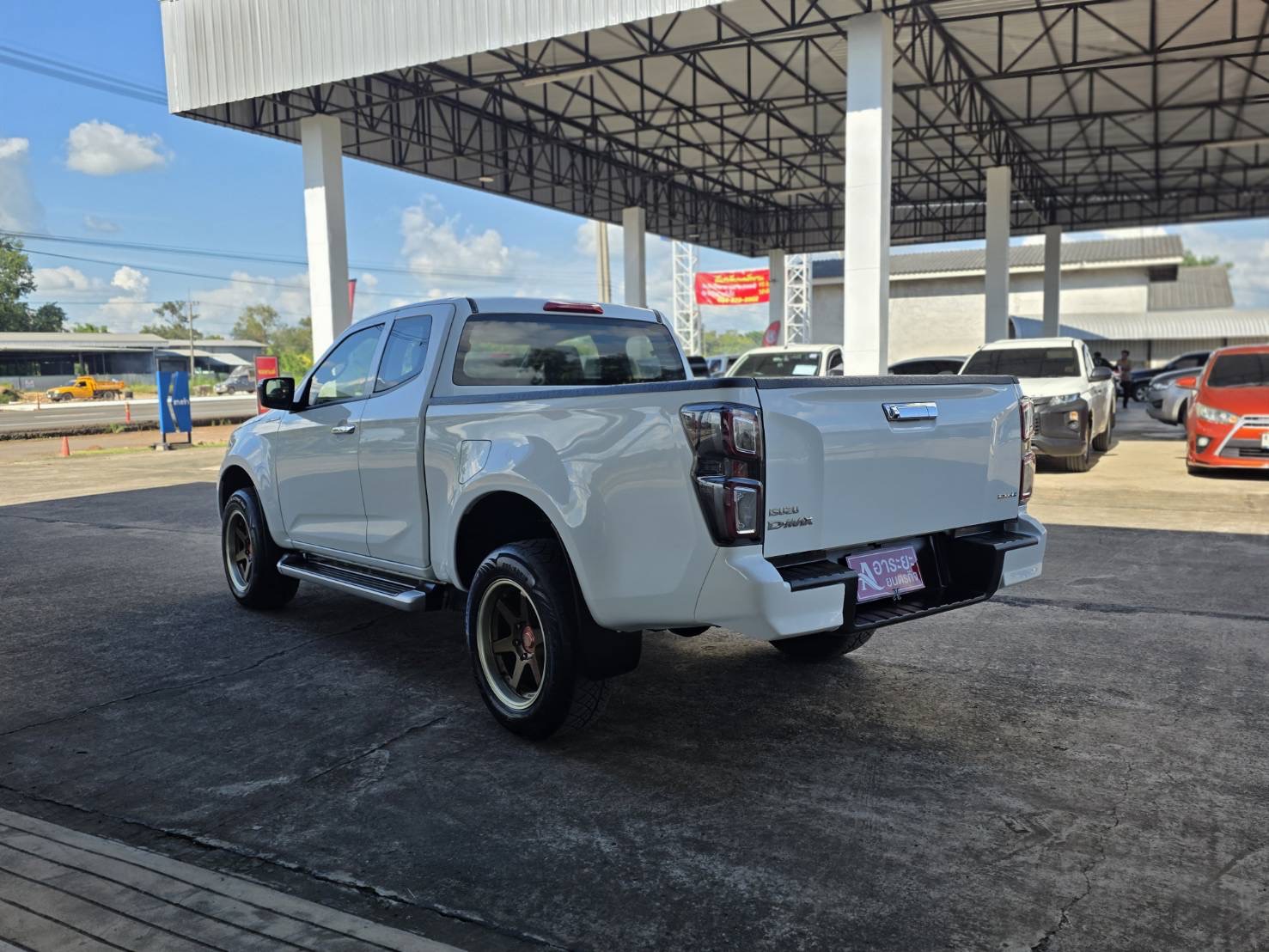 Car image 10