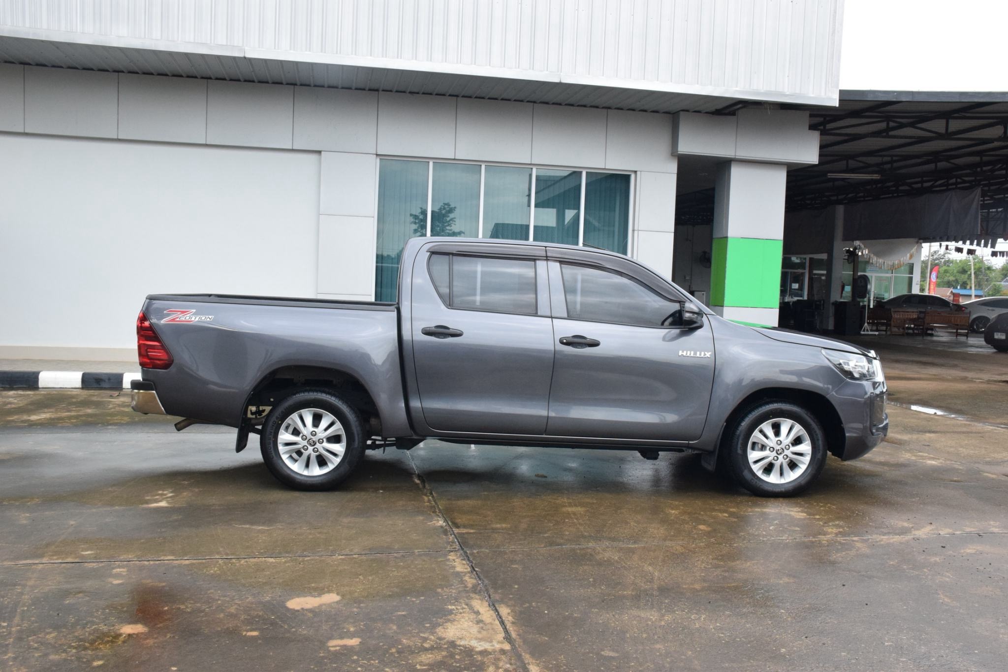 Car image 11