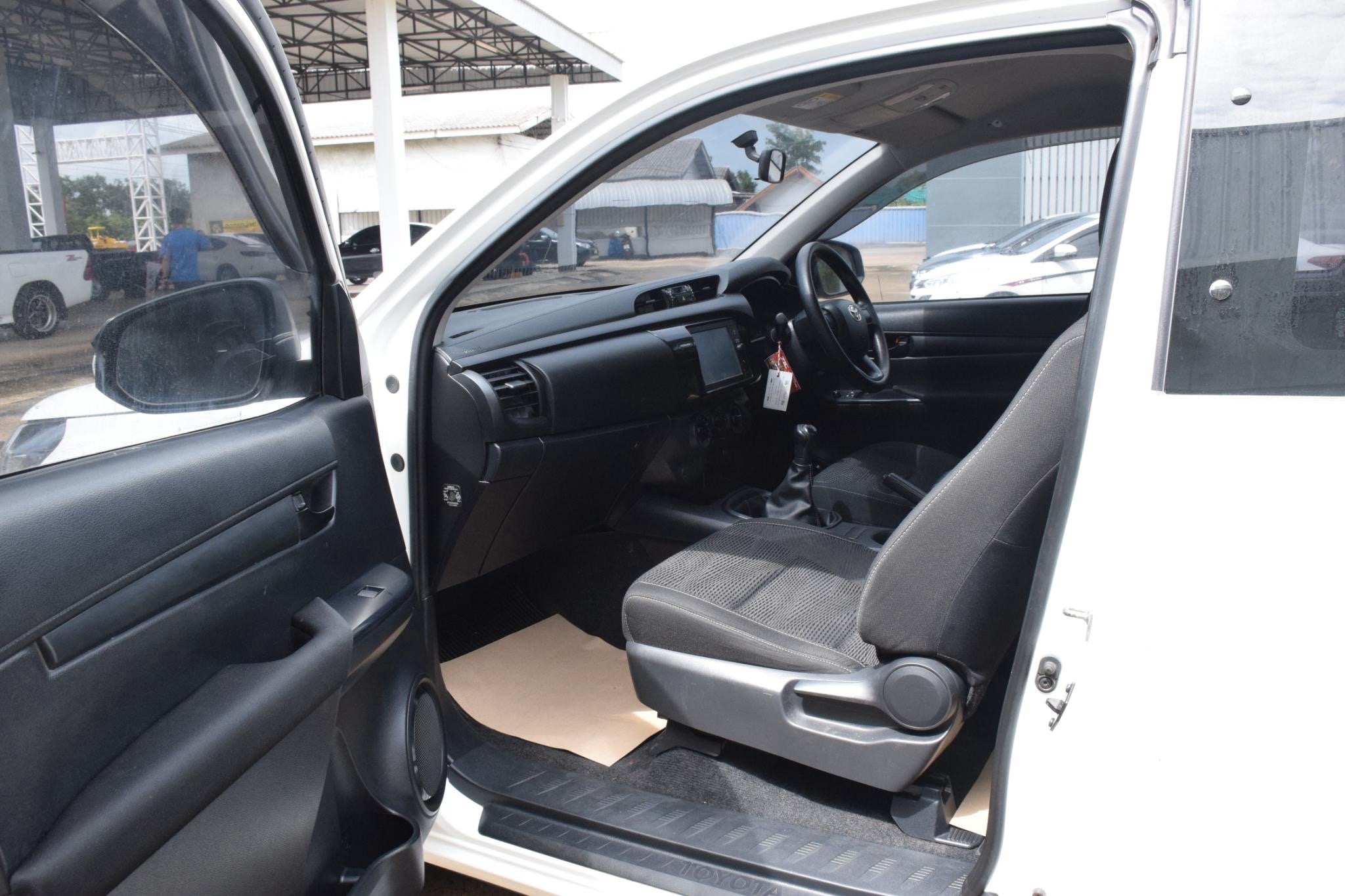 Car image 15