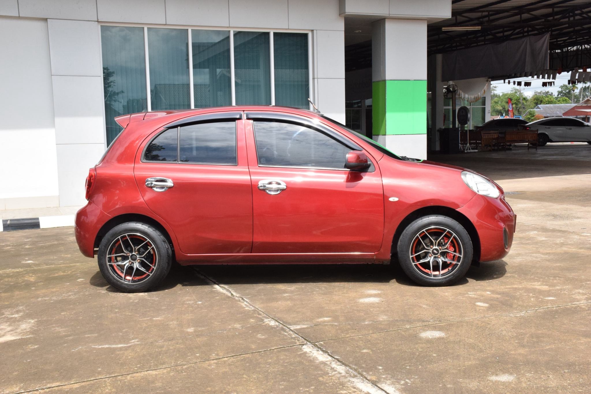Car image 11