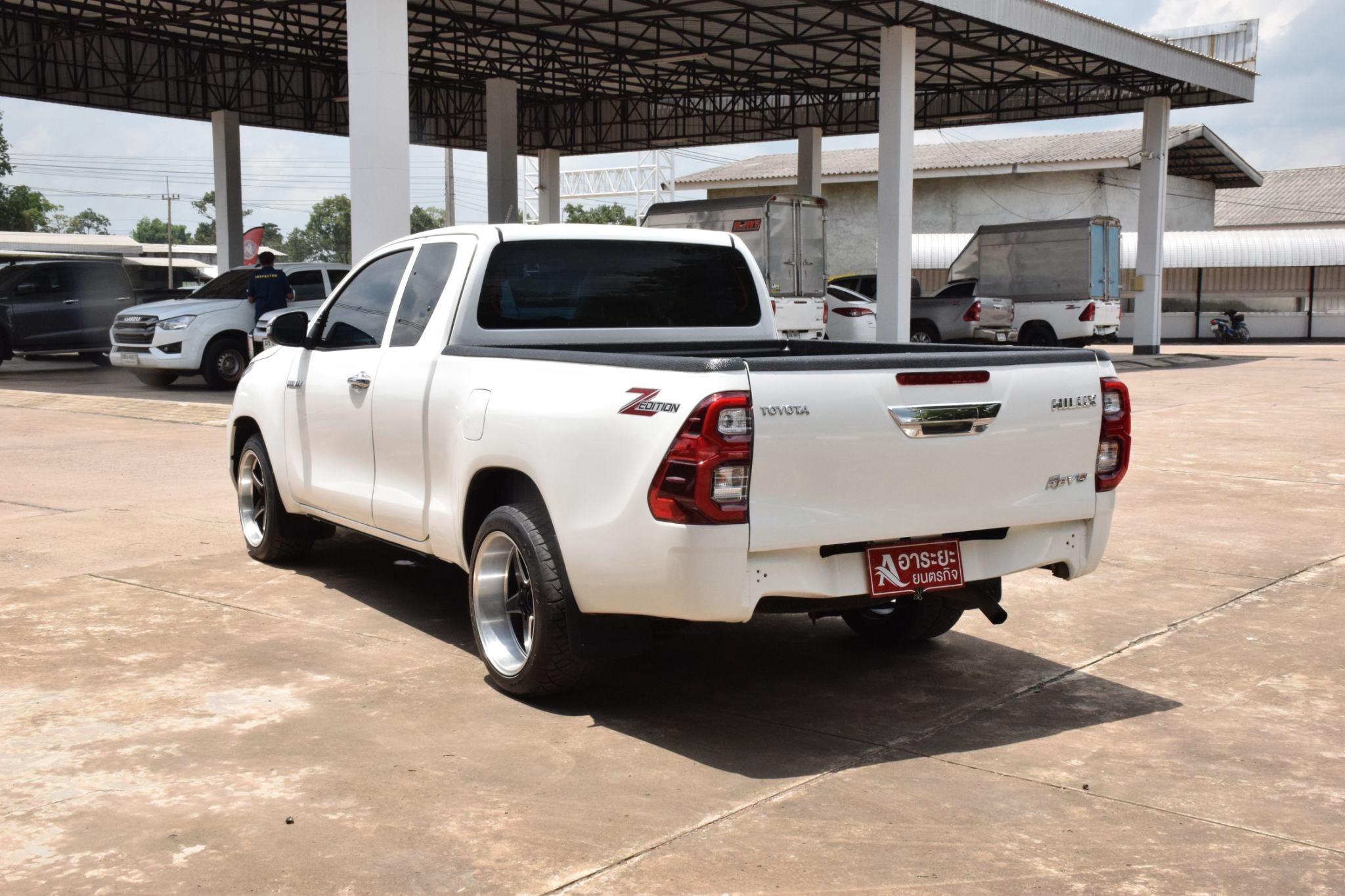 Car image 10