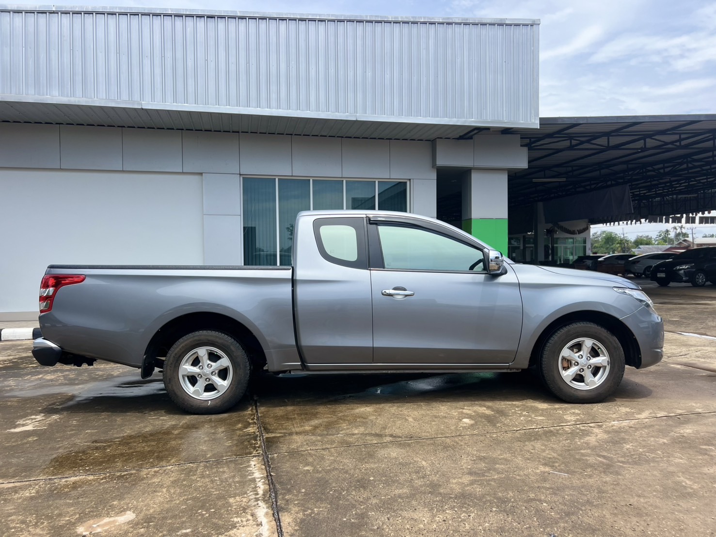 Car image 11