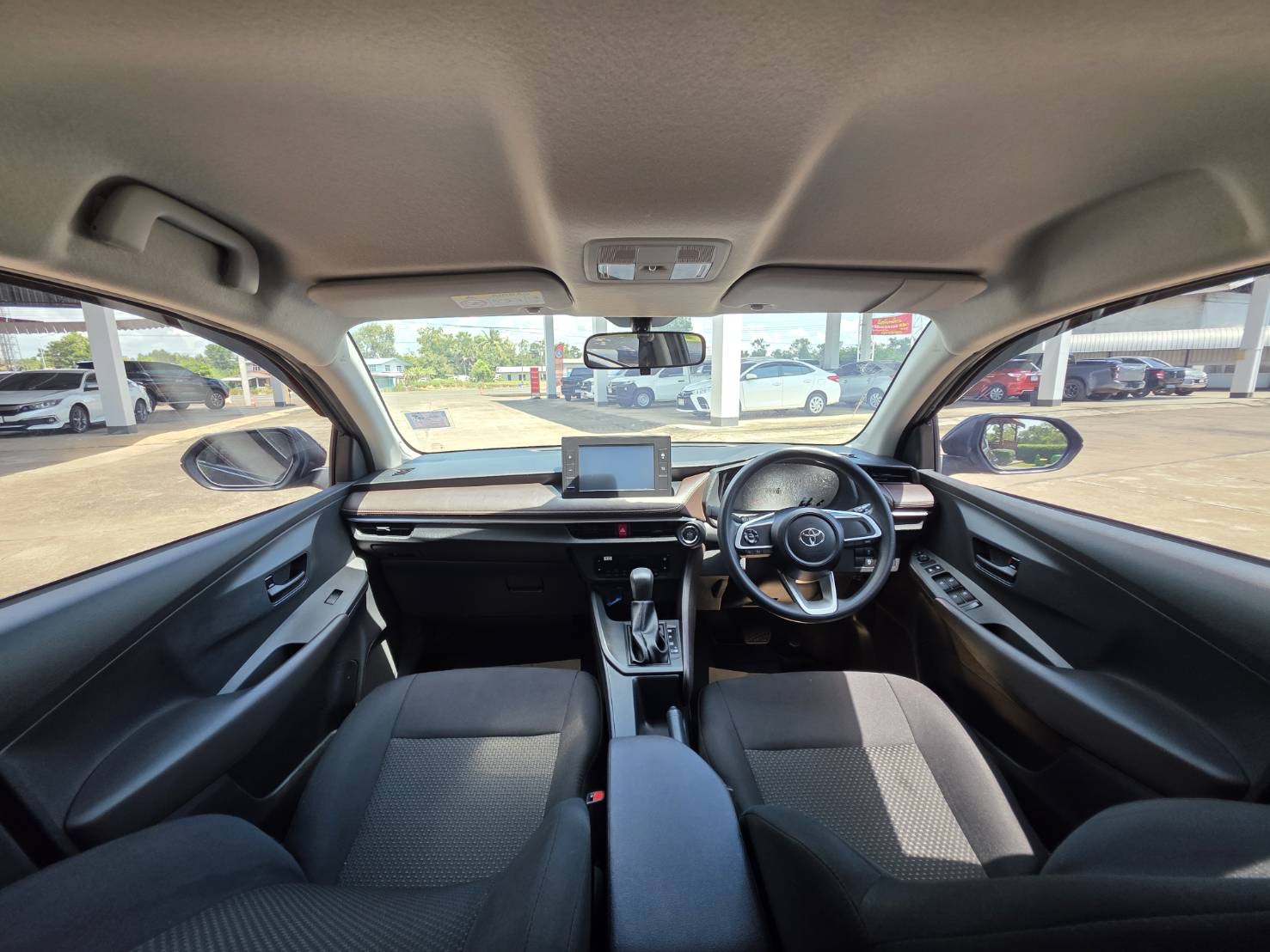 Car image 21