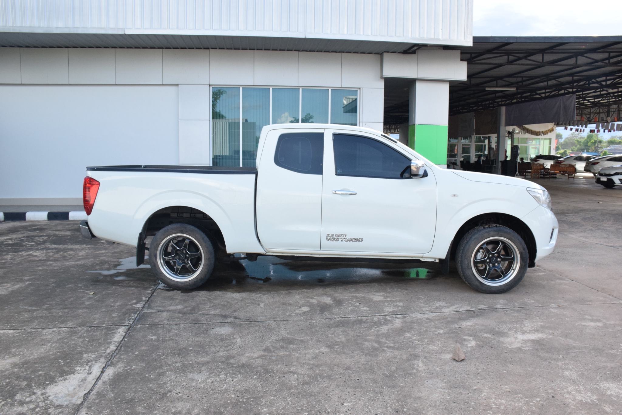 Car image 11
