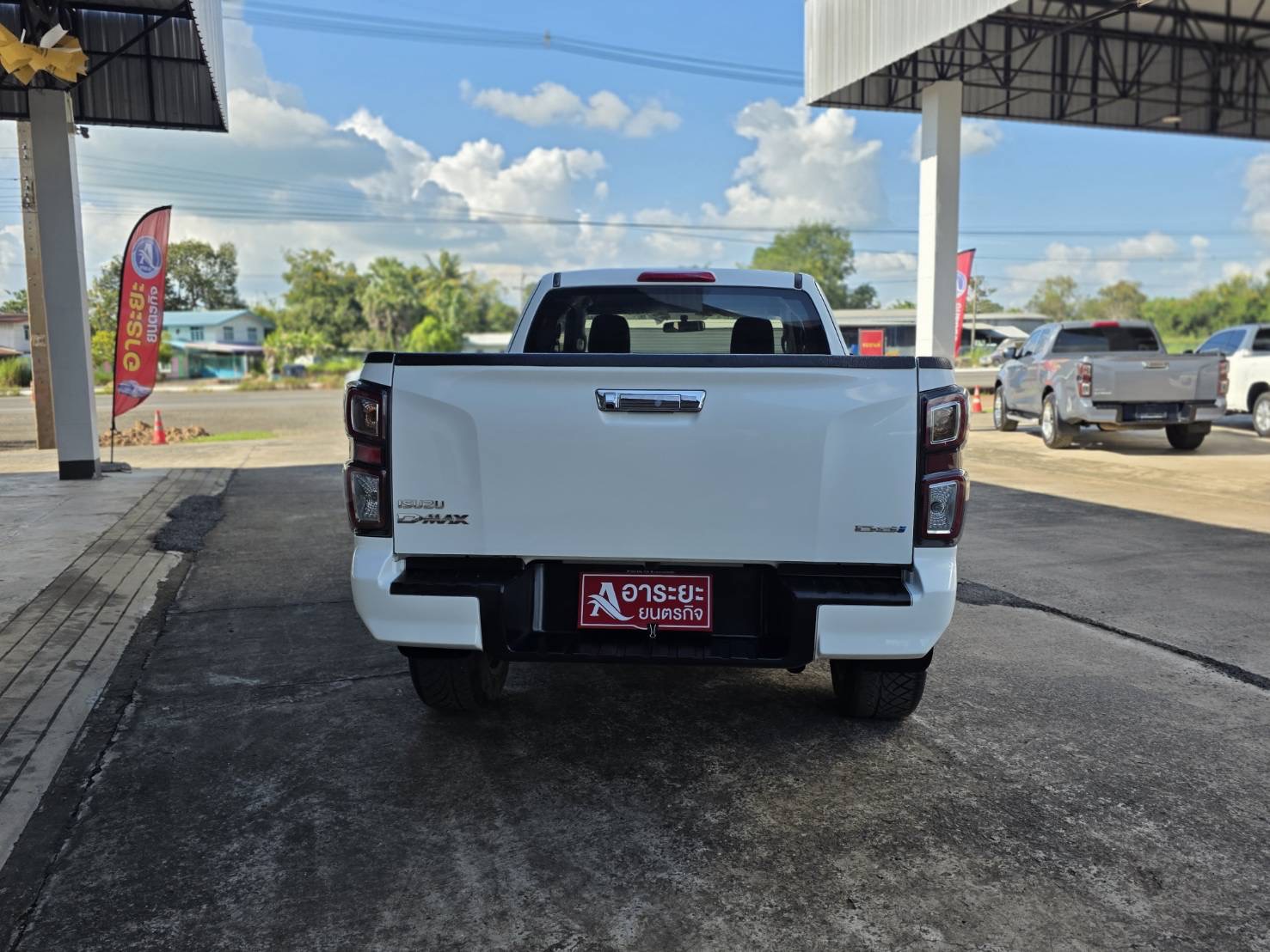Car image 9
