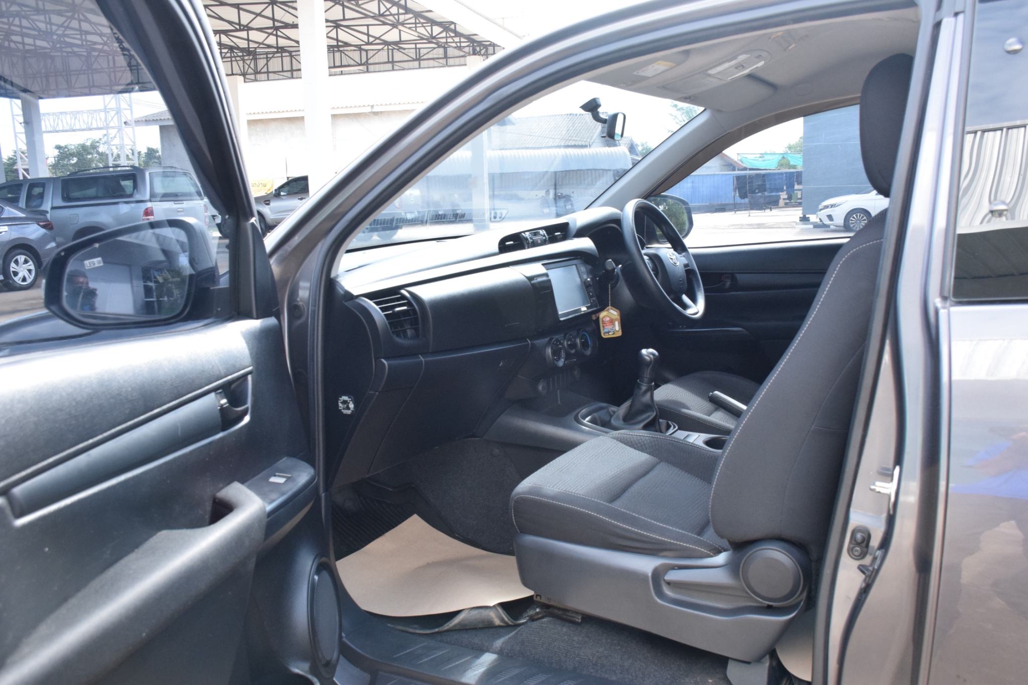 Car image 15
