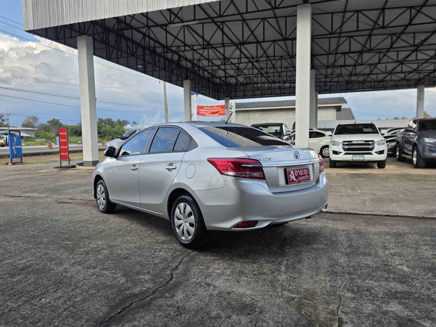 Car image 10