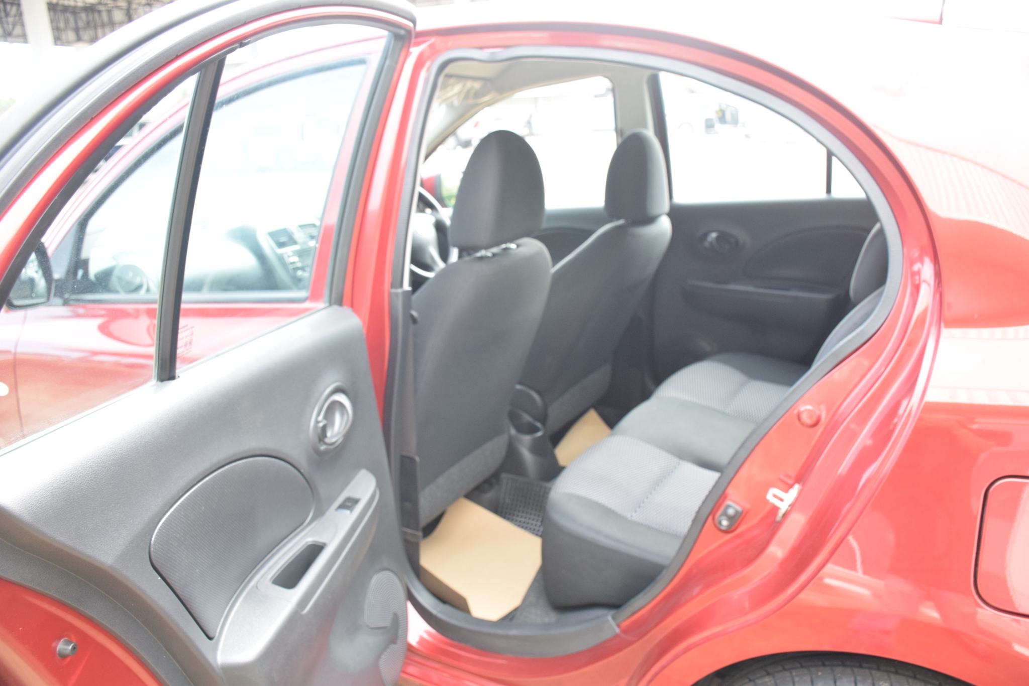Car image 16