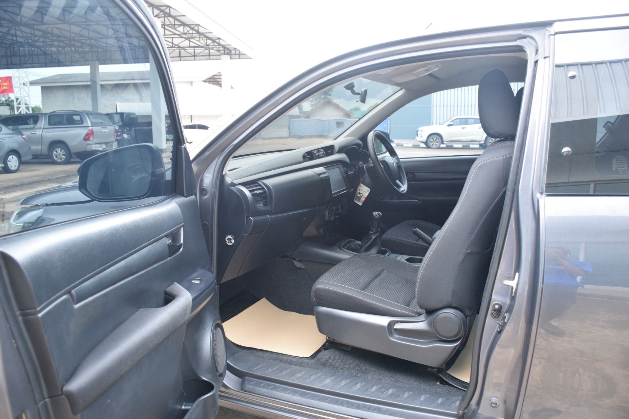 Car image 15