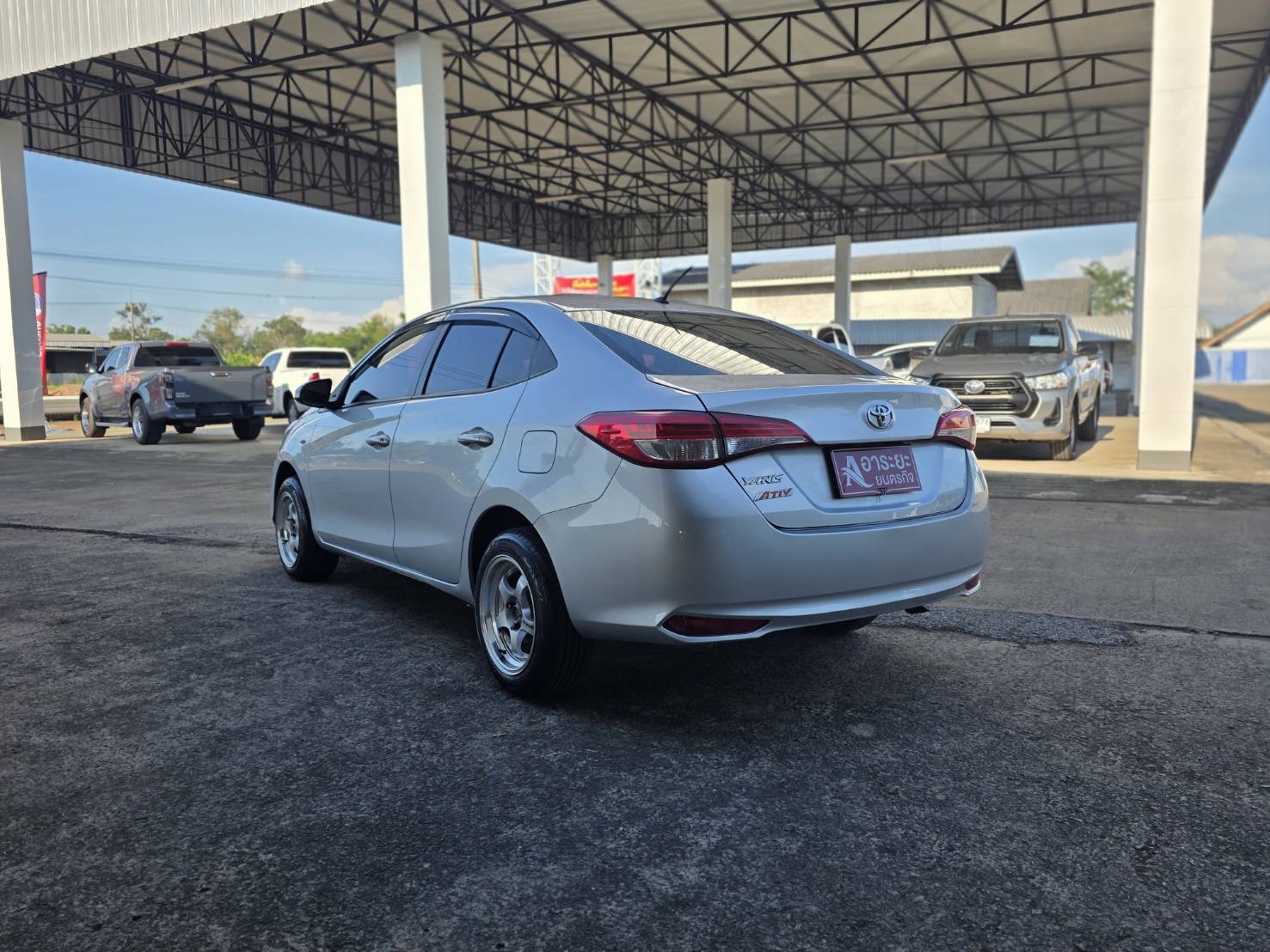 Car image 10