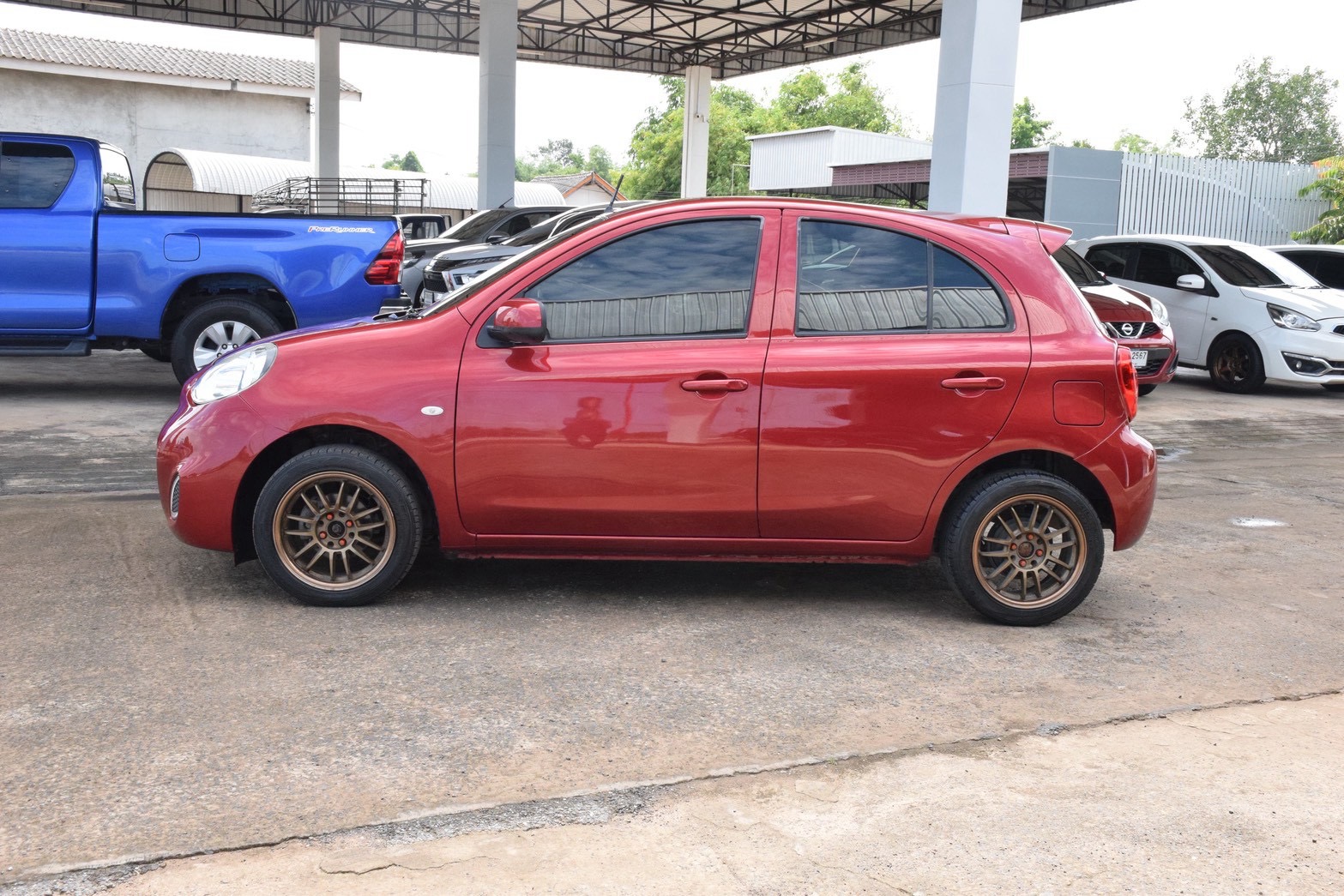 Car image 12
