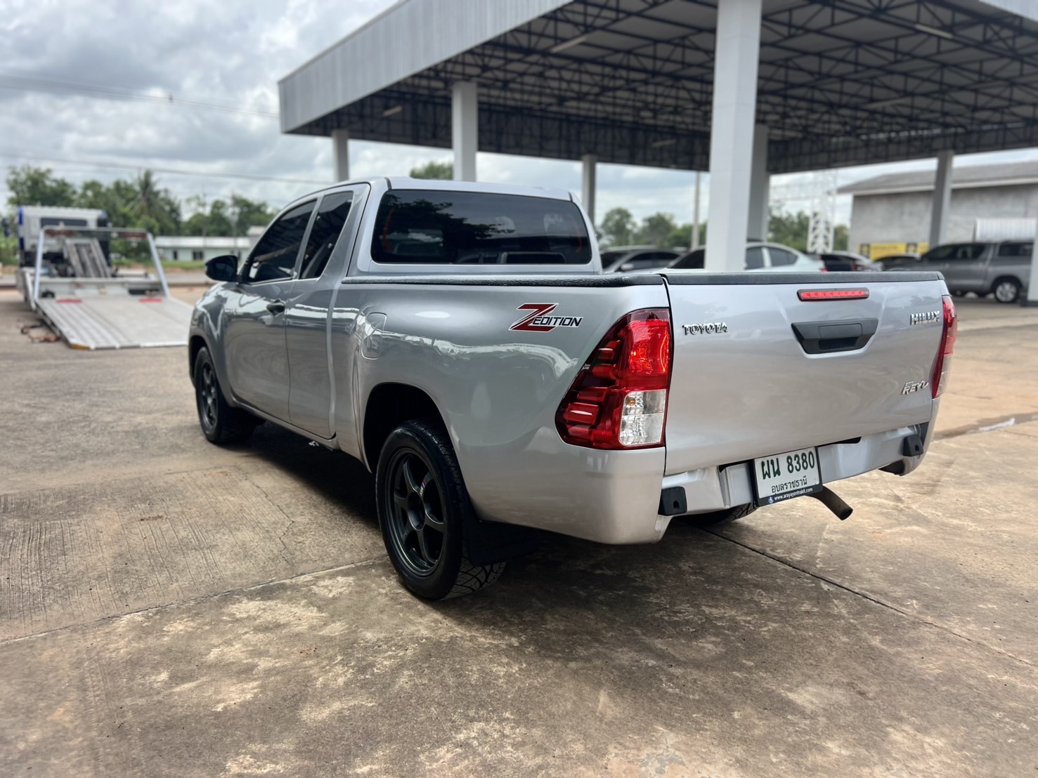 Car image 10