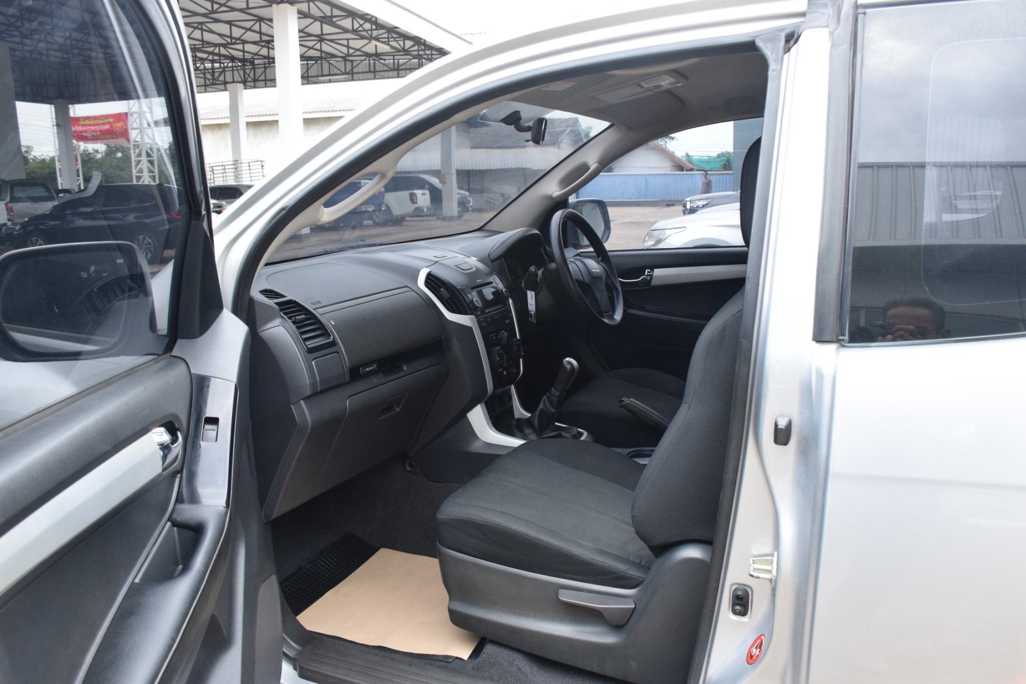 Car image 15