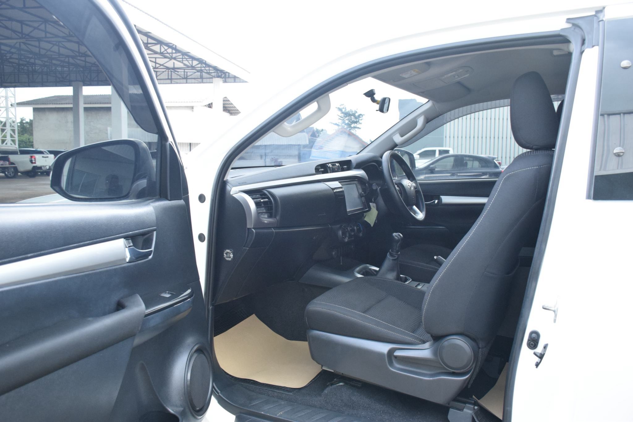 Car image 15